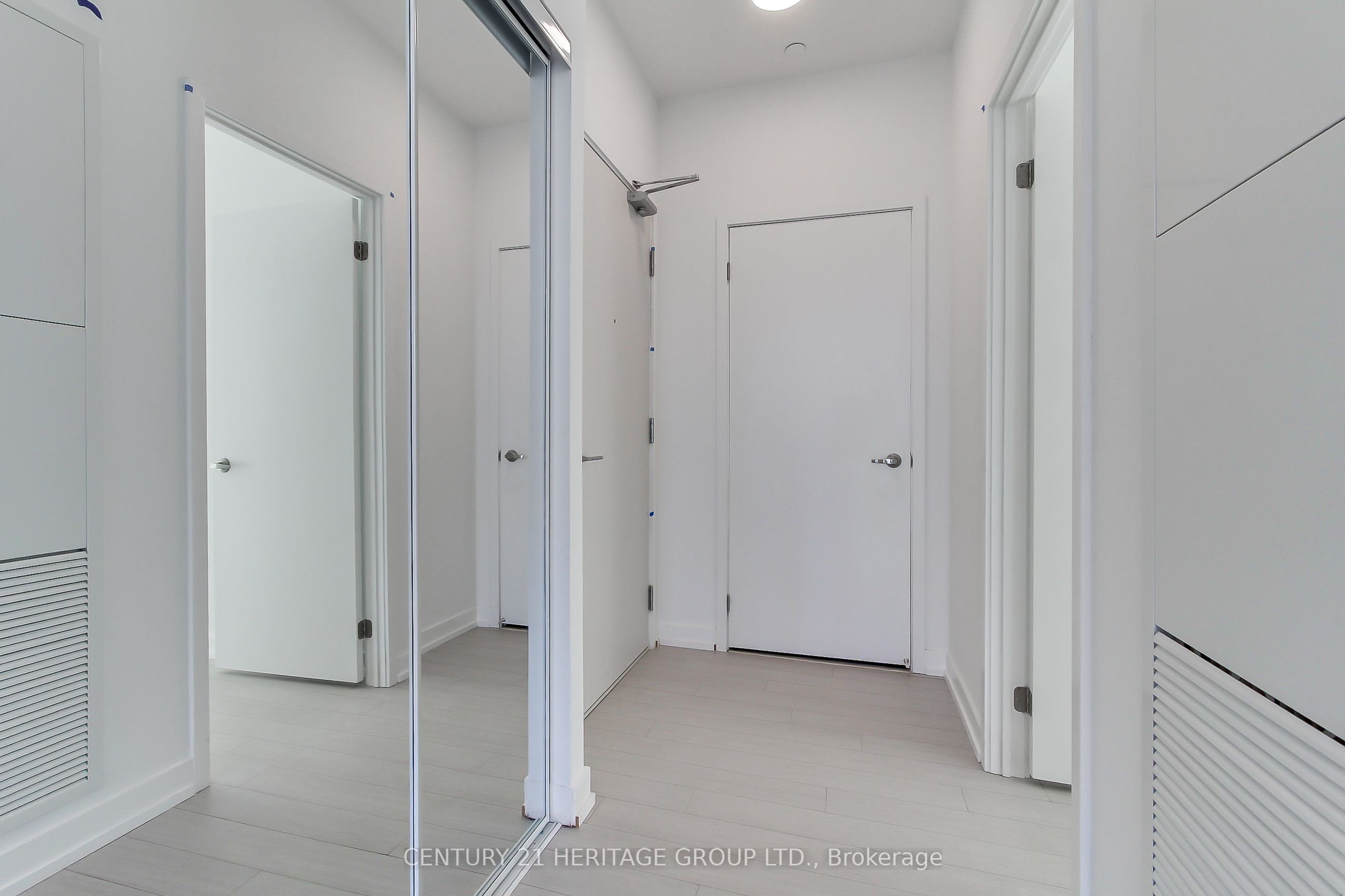 4010 Eglinton Avenue 1819, Toronto, ON M9A 0G5 photo 2