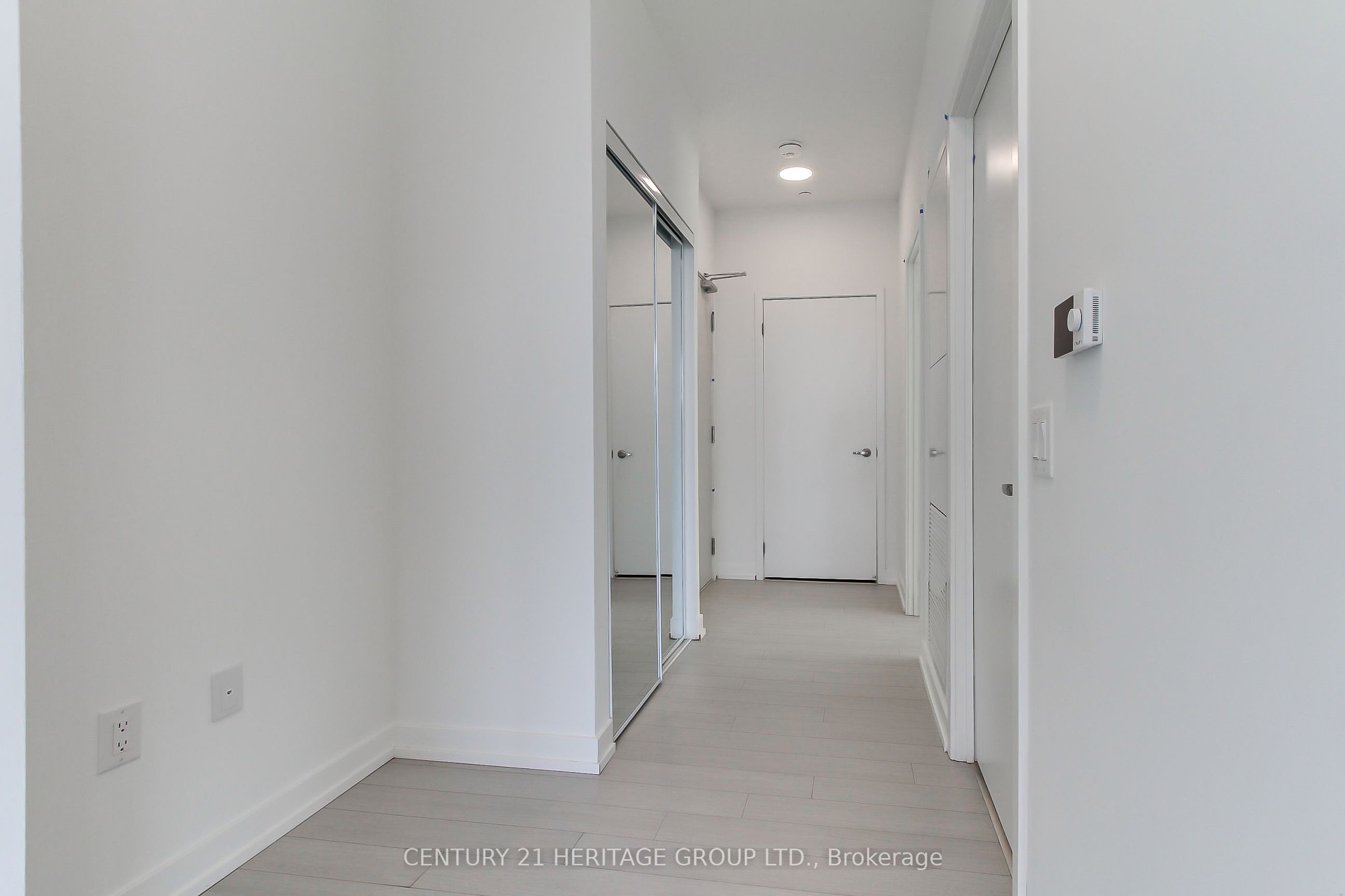 4010 Eglinton Avenue 1819, Toronto, ON M9A 0G5 photo 3