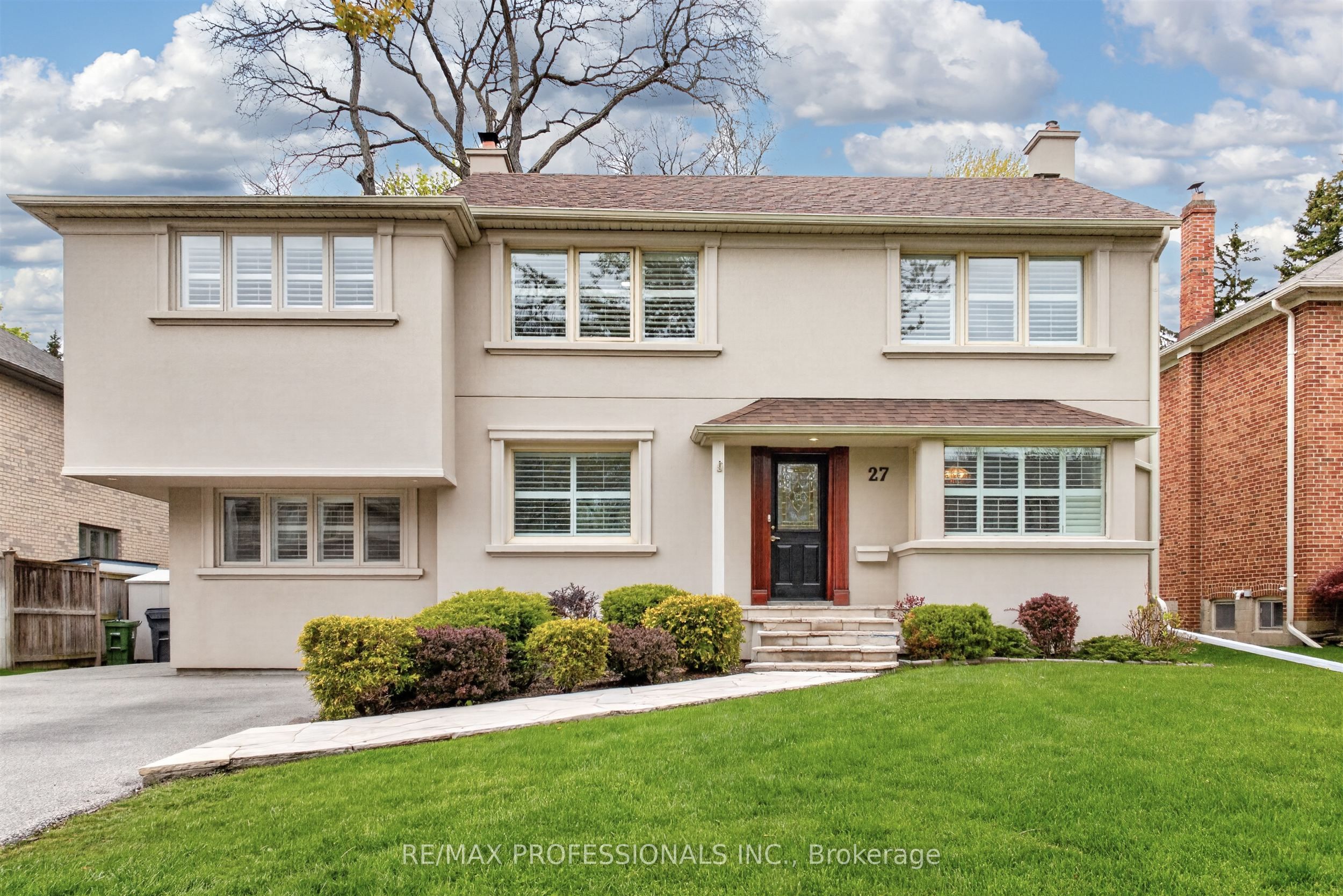 27 Nottingham Drive, Toronto, ON M9A 2W4 photo 3