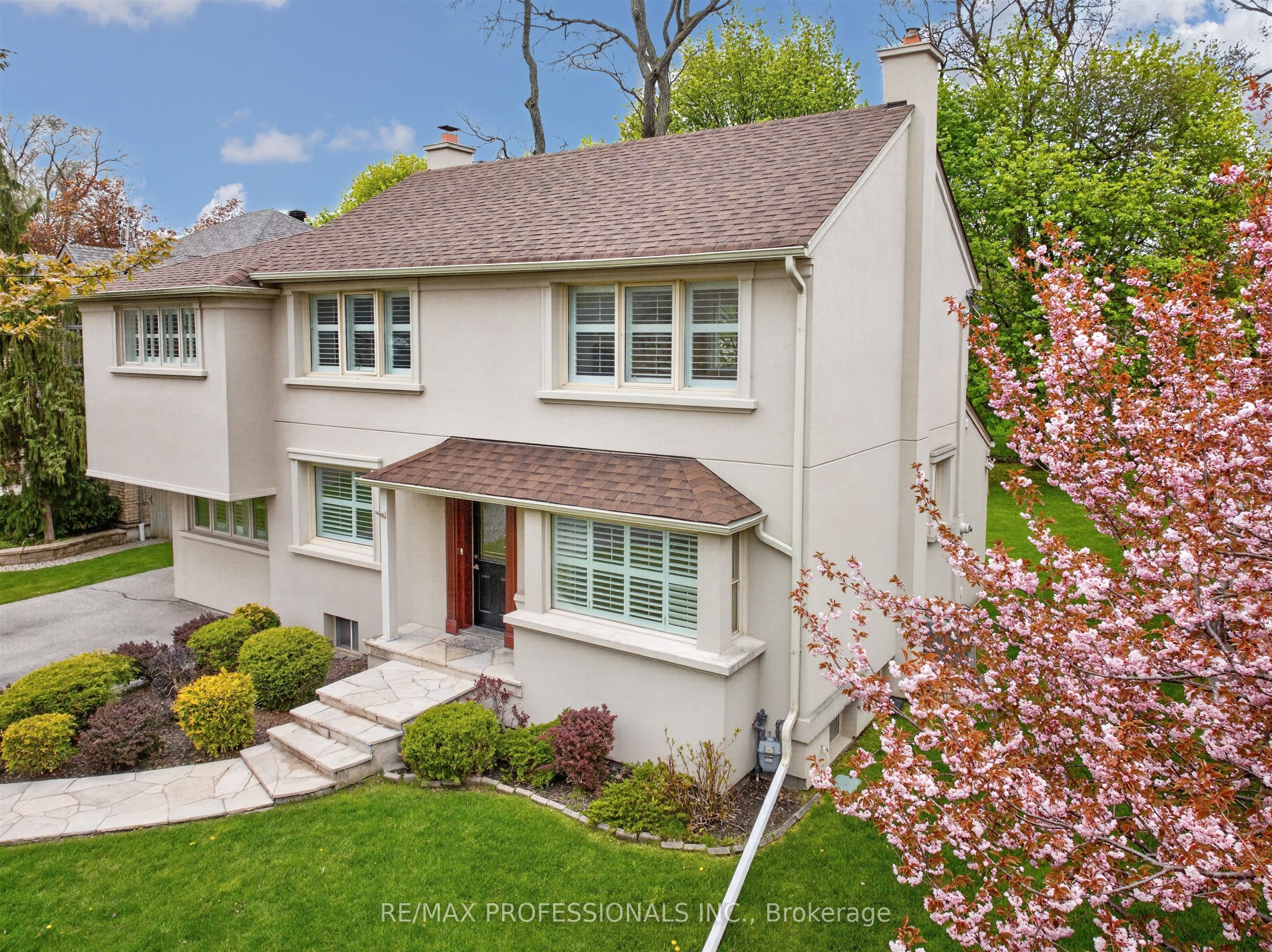 27 Nottingham Drive, Toronto, ON M9A 2W4 photo 4