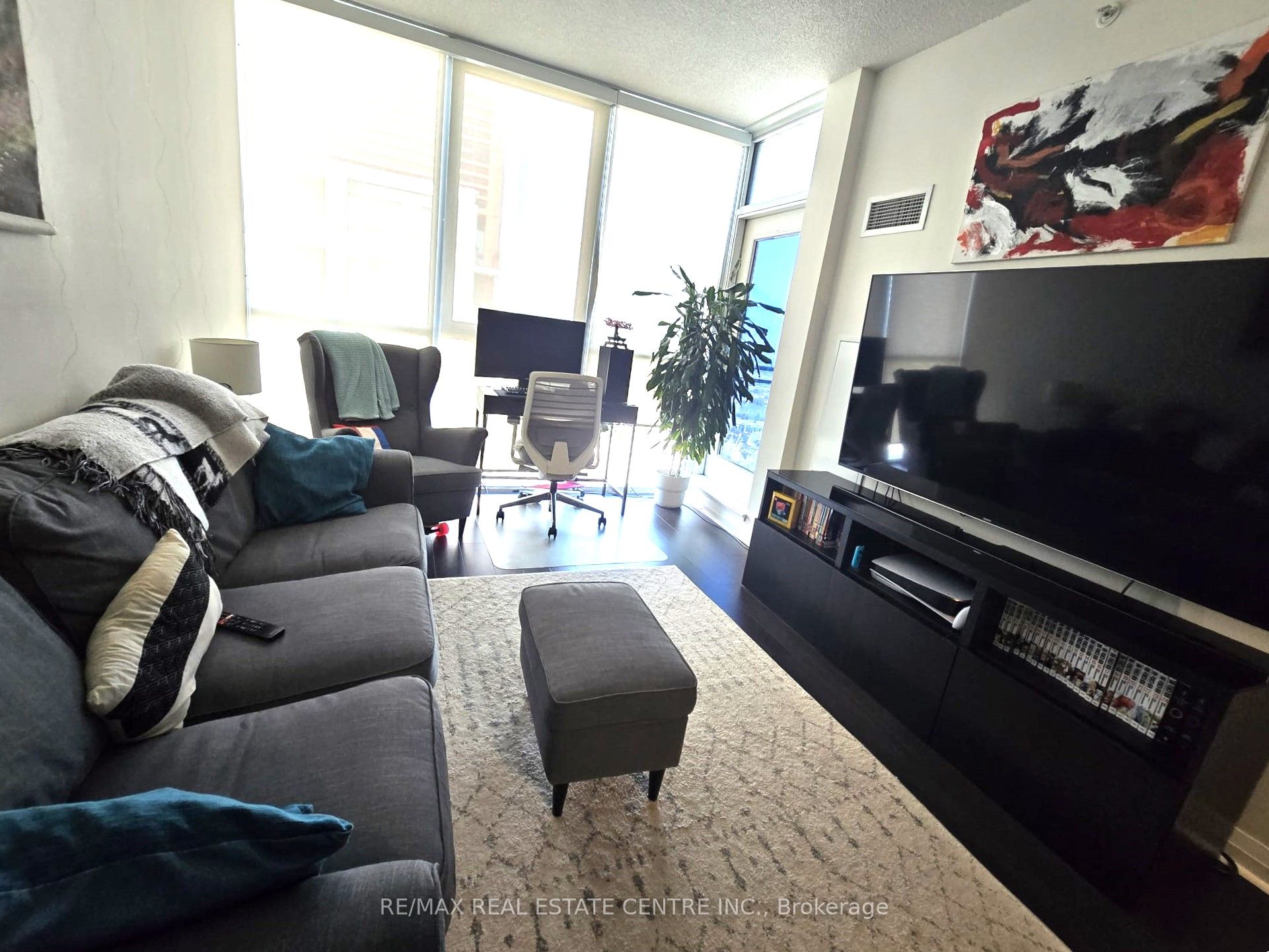 75 Eglinton Avenue W 2301, Mississauga, ON L5R 0E5 photo 2