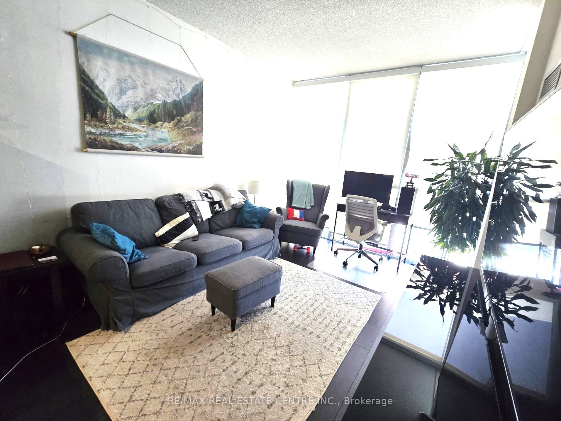 75 Eglinton Avenue W 2301, Mississauga, ON L5R 0E5 photo 3