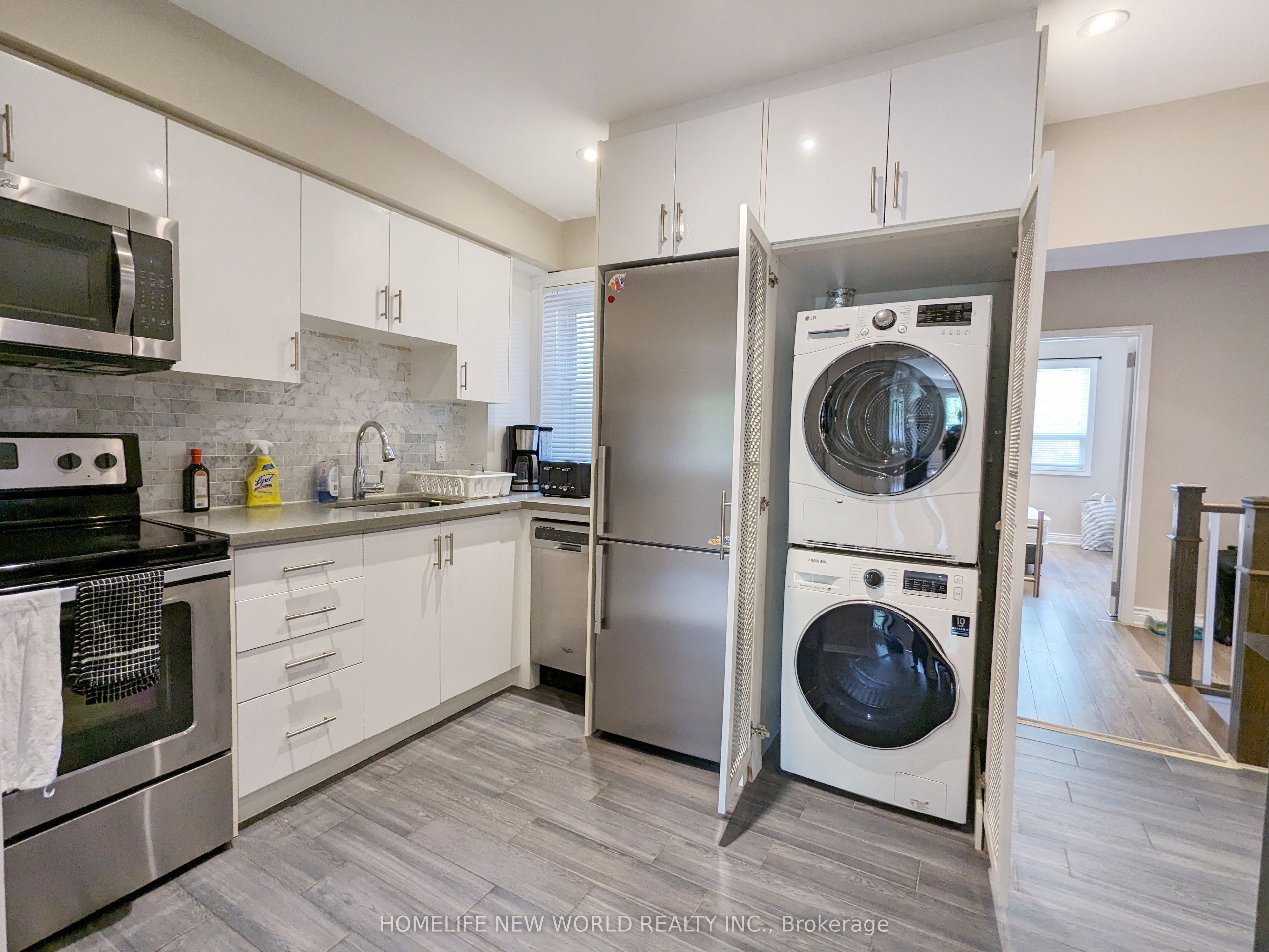 68 Garnet Avenue Ground, Toronto, ON M6G 1V7 photo 2