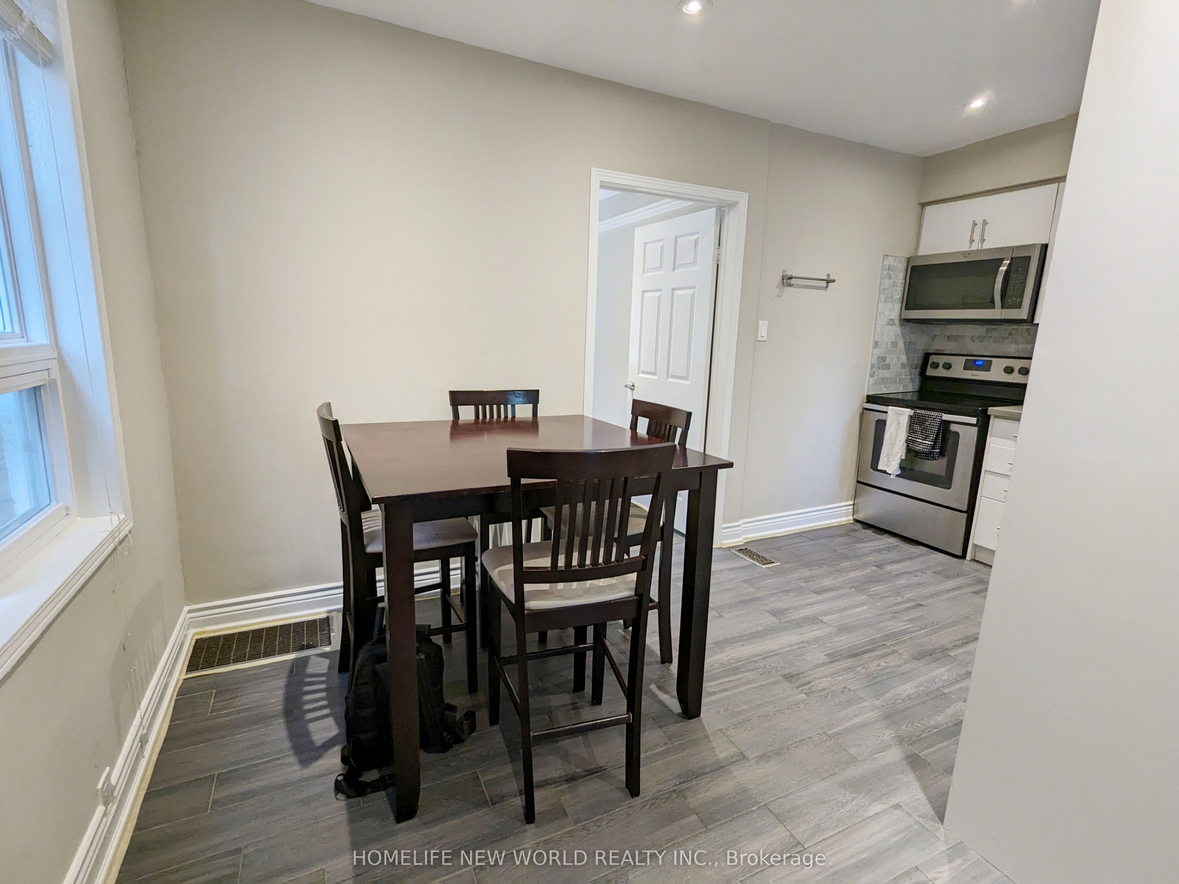 68 Garnet Avenue Ground, Toronto, ON M6G 1V7 photo 3