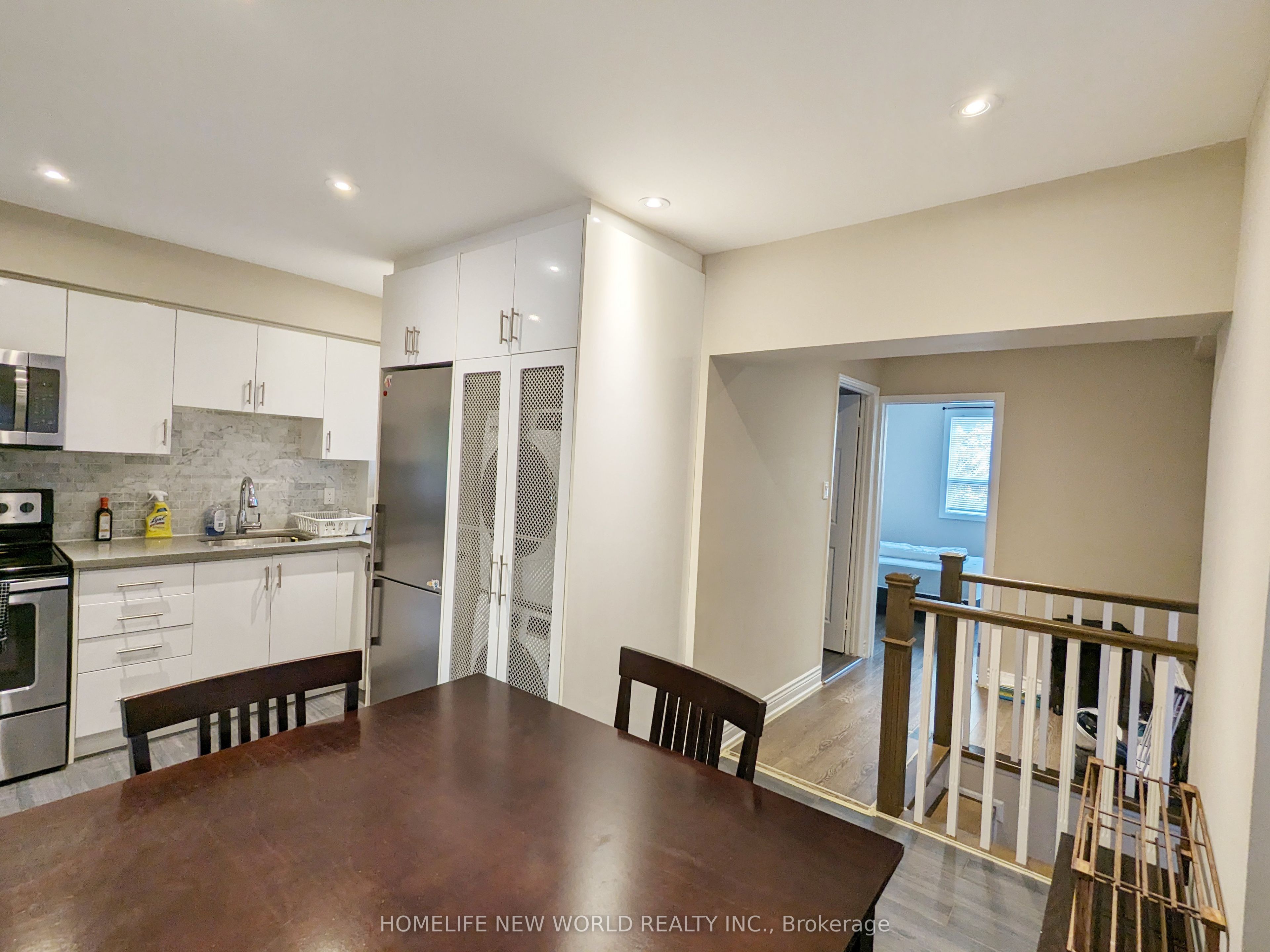 68 Garnet Avenue Ground, Toronto, ON M6G 1V7 photo 5