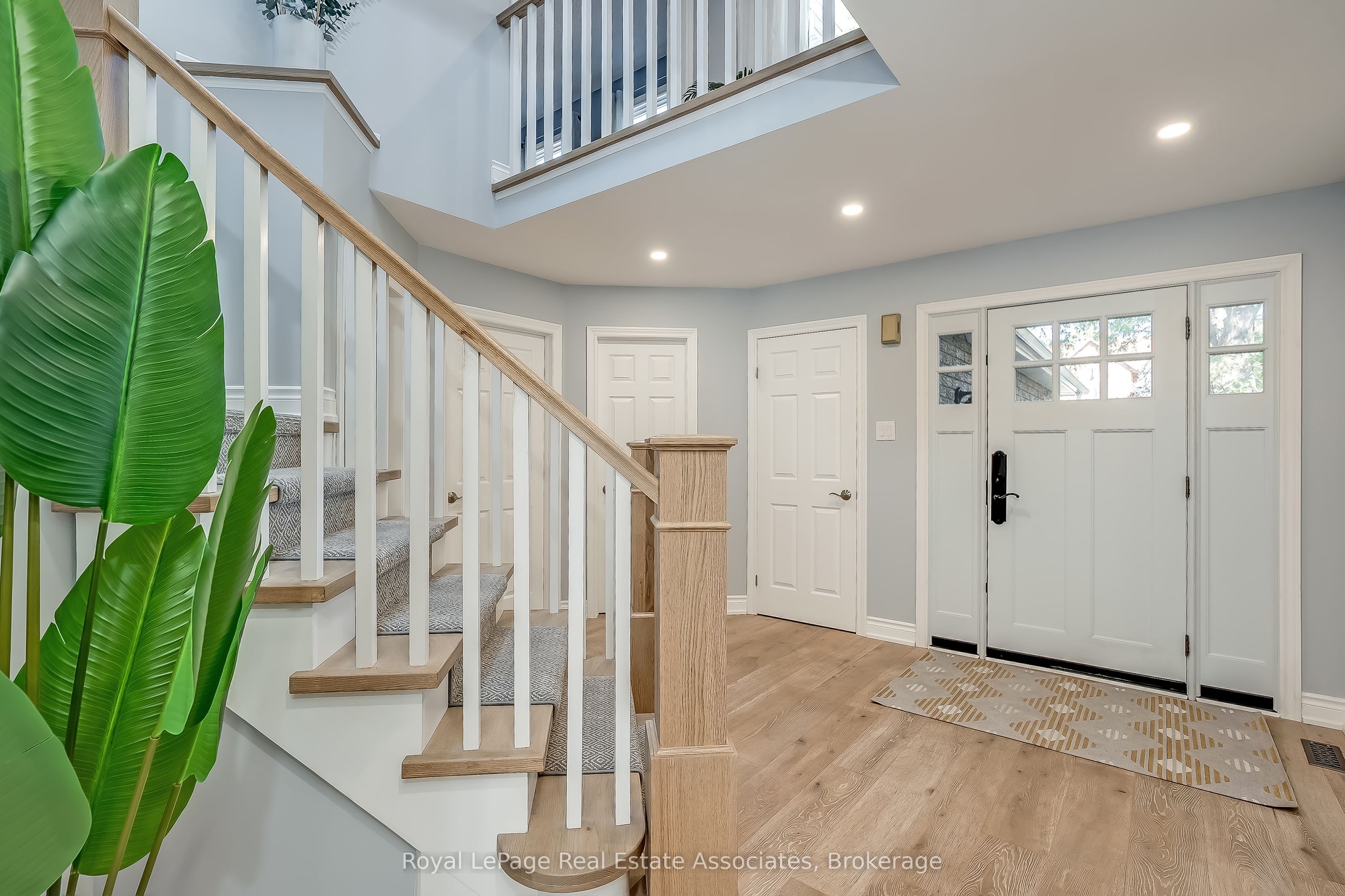 1542 Hollywell Avenue, Mississauga, ON L5N 4P5 photo 3