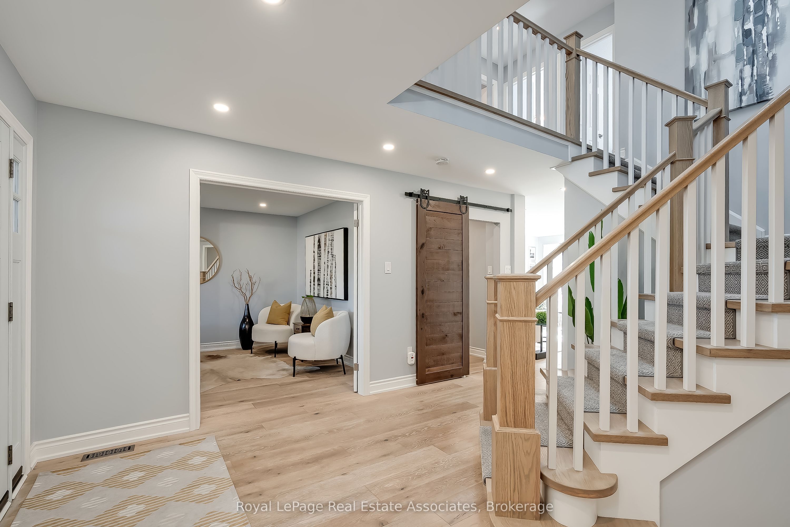 1542 Hollywell Avenue, Mississauga, ON L5N 4P5 photo 4