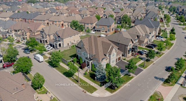 37 Degrey Drive, Brampton, ON L6P 3X5 photo 2
