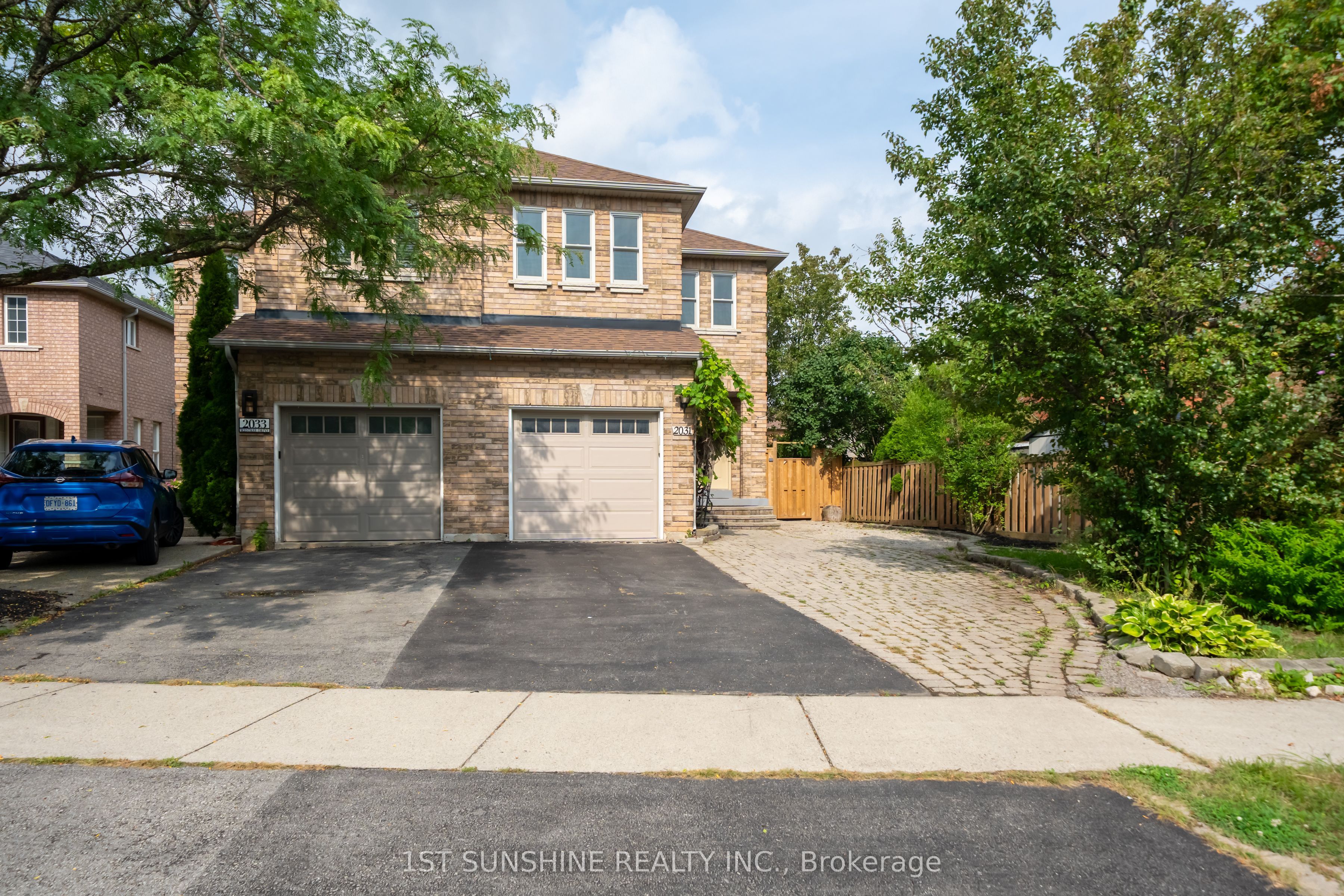 2031 Westree Drive, Oakville, ON L6M 3W3 photo 2