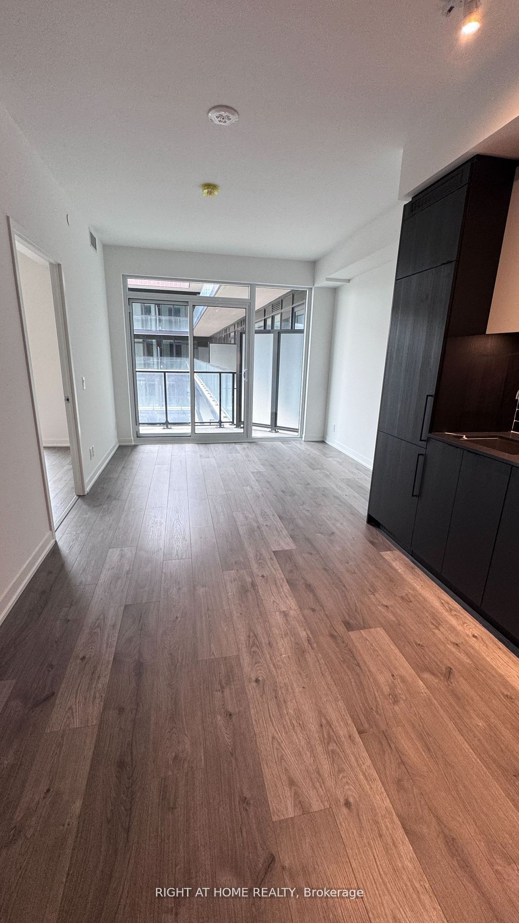285 Dufferin Street 1027, Toronto, ON M6K 1Z7 photo 4