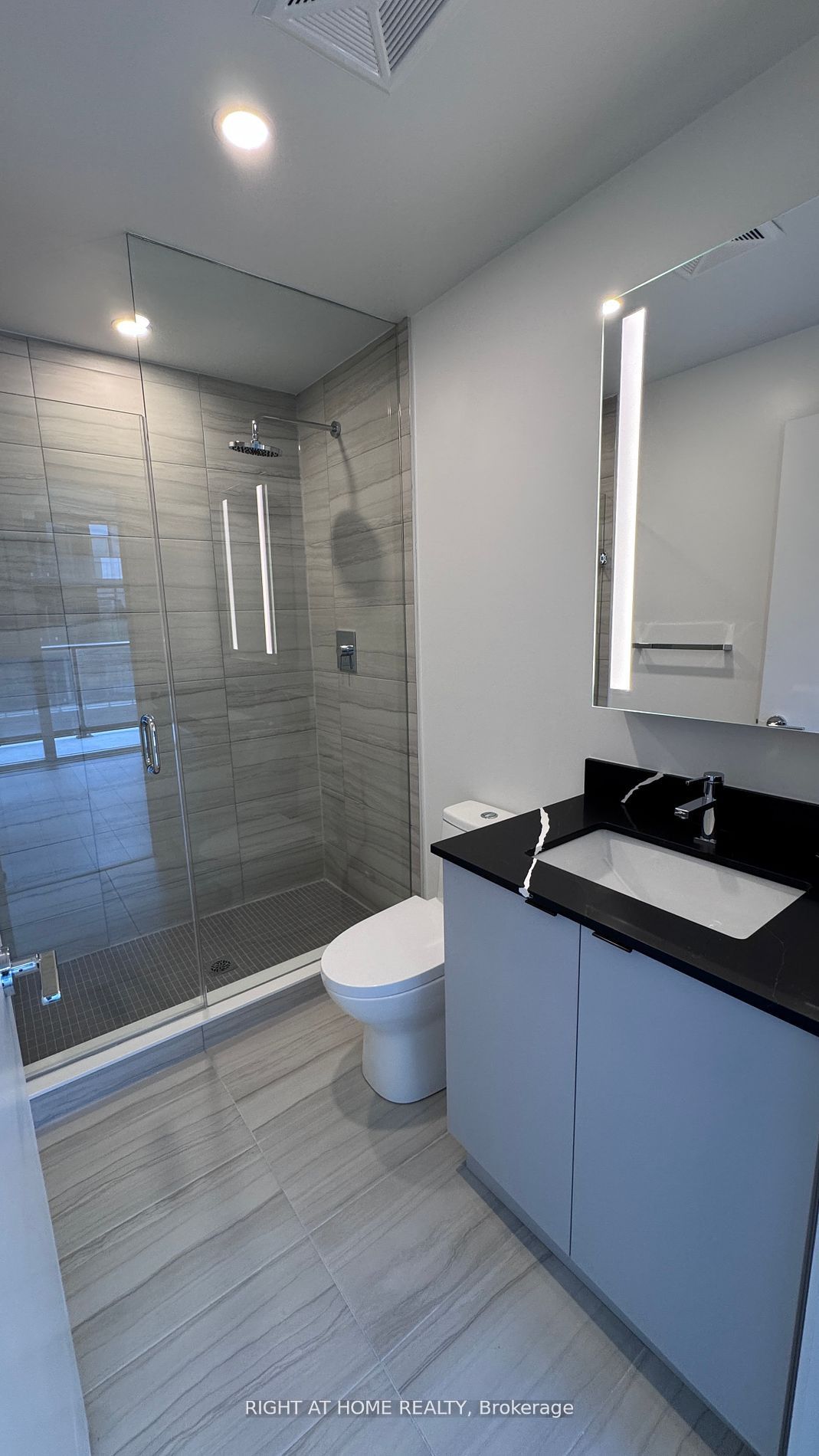 285 Dufferin Street 1027, Toronto, ON M6K 1Z7 photo 5