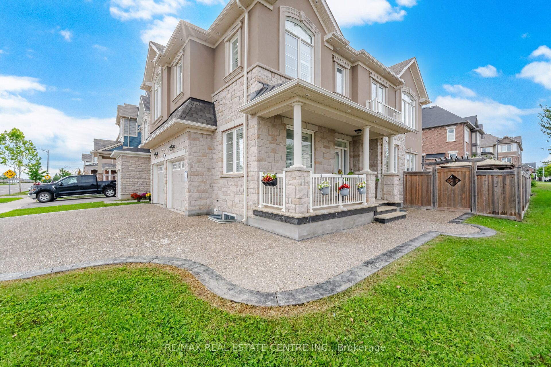 153 Whitlock Avenue, Milton, ON L9E 1G1 photo 2