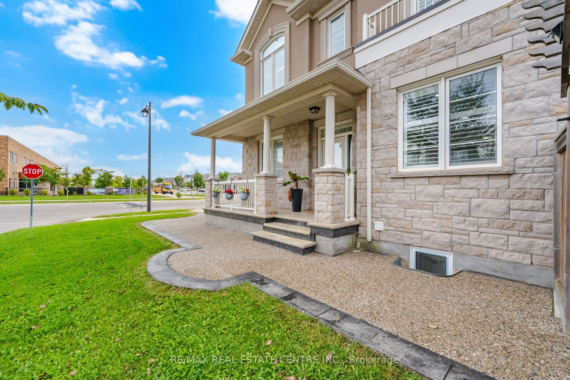 153 Whitlock Avenue, Milton, ON L9E 1G1 photo 4