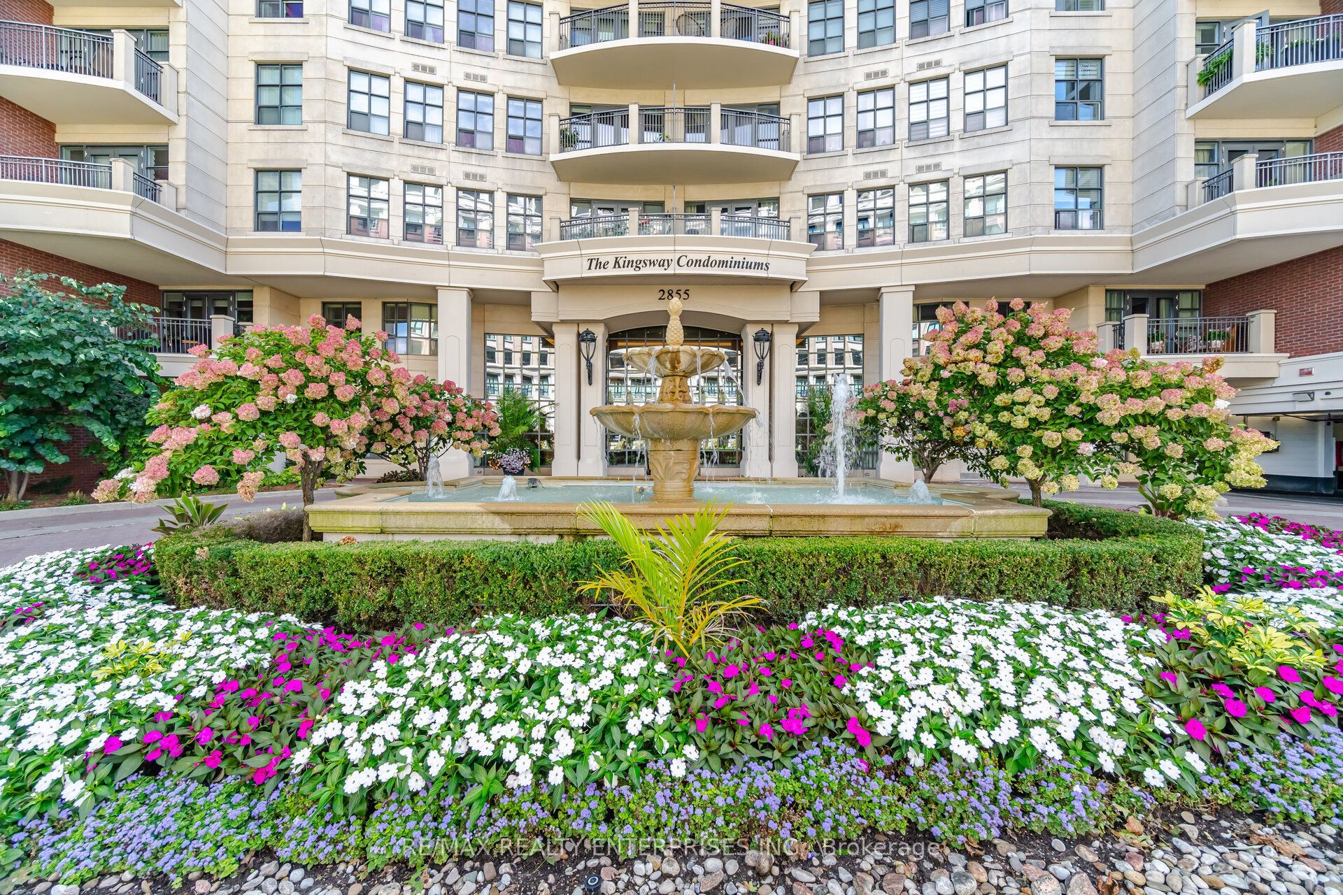 2855 Bloor Street W 103, Toronto, ON M8X 3A1 photo 2