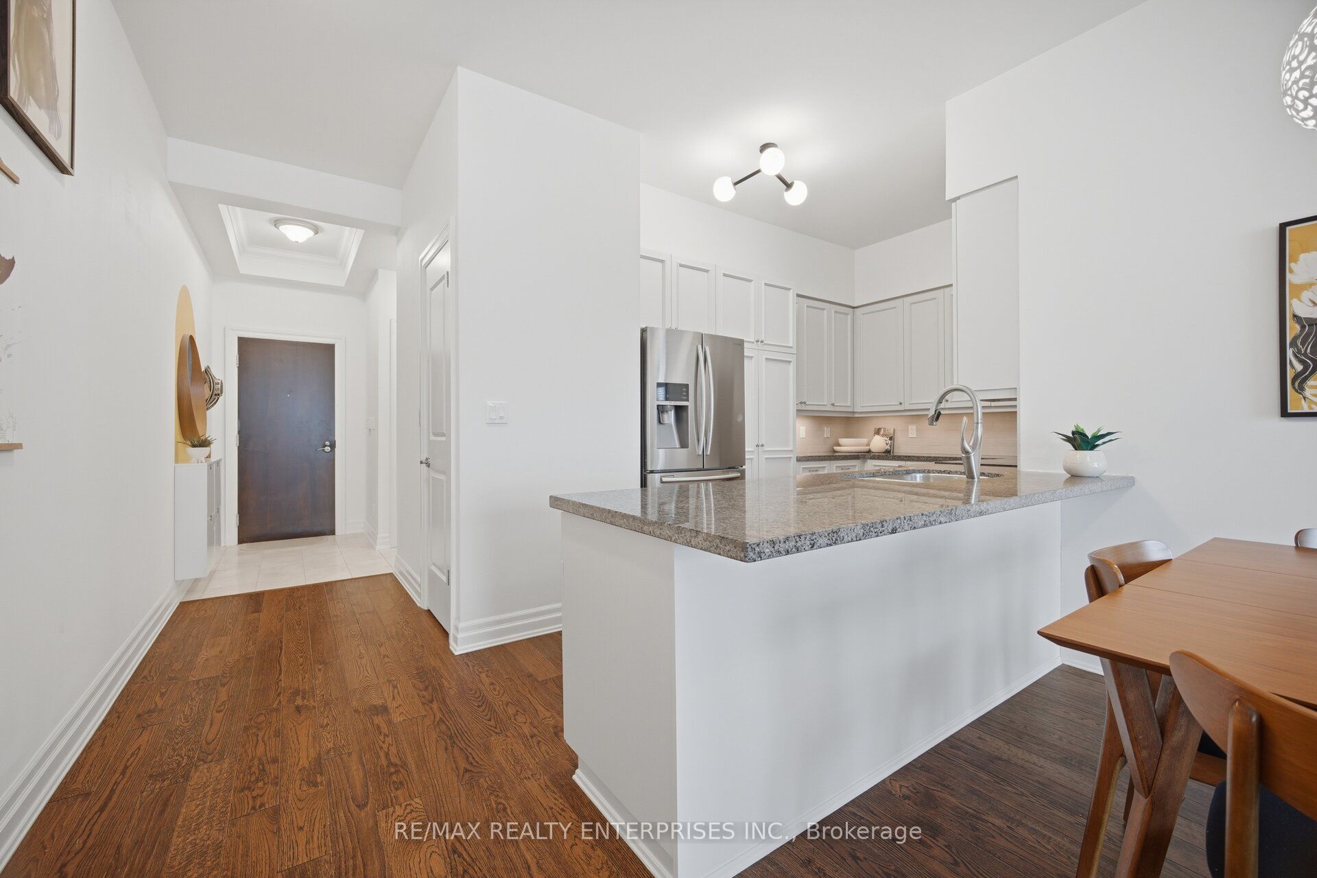 2855 Bloor Street W 103, Toronto, ON M8X 3A1 photo 4