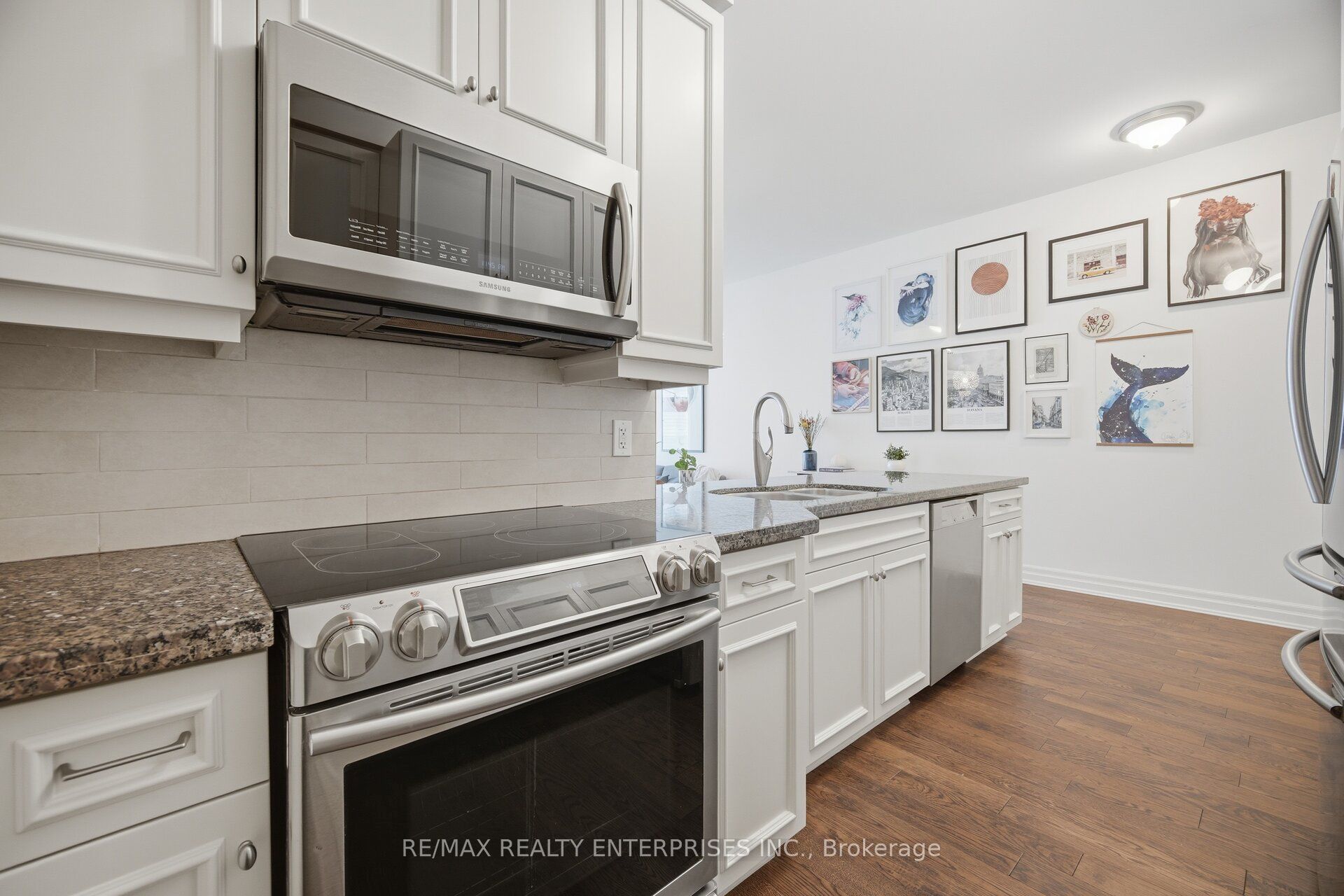2855 Bloor Street W 103, Toronto, ON M8X 3A1 photo 5