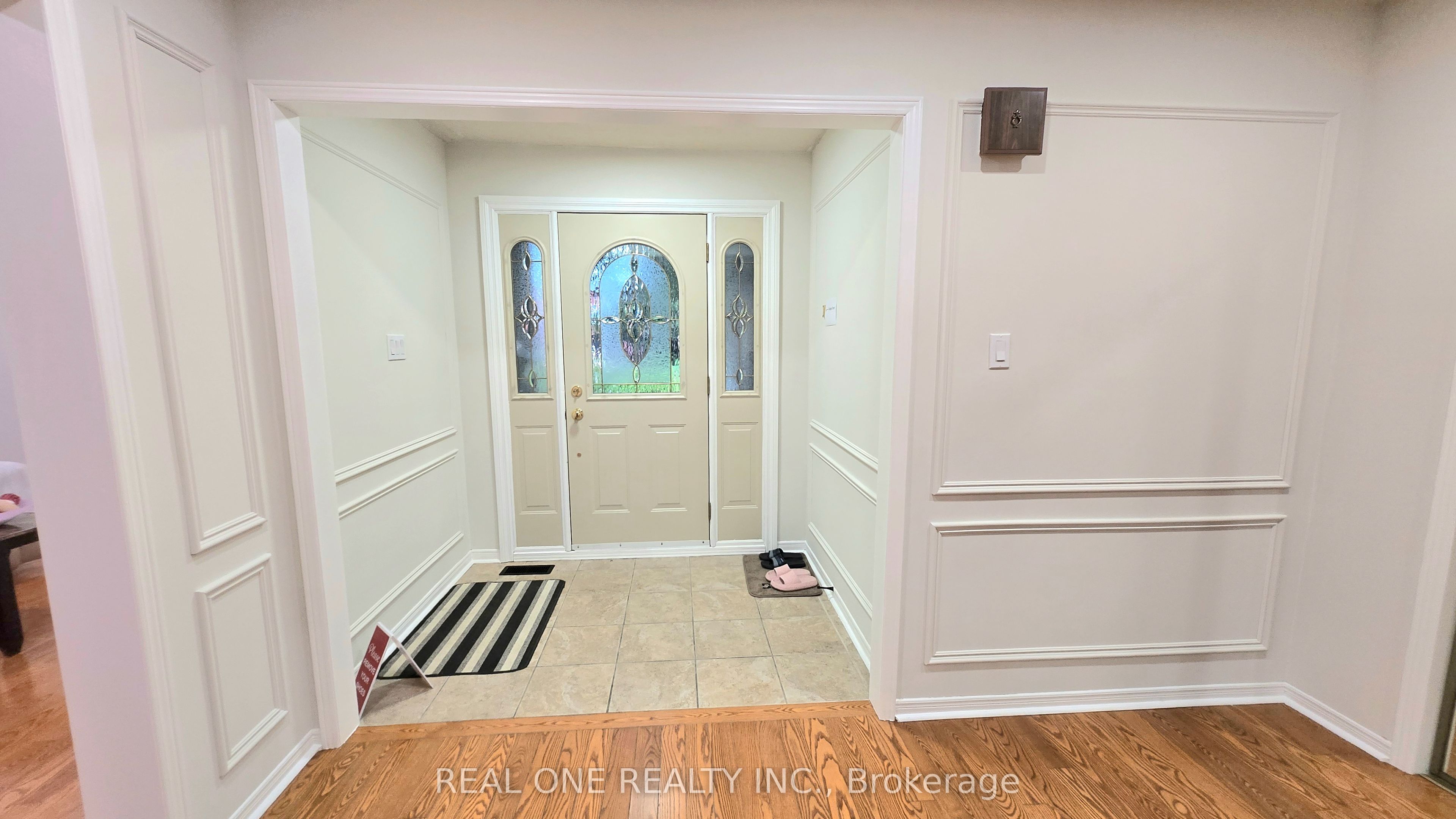 2027 Roy Ivor Crescent, Mississauga, ON L5L 3N7 photo 3