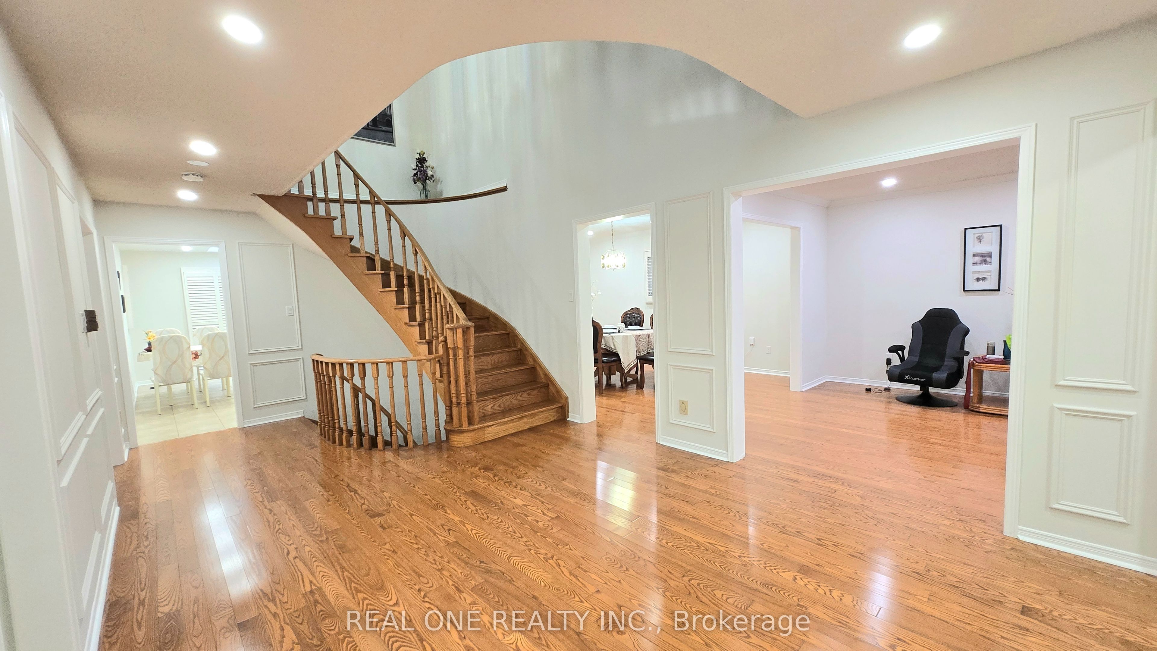 2027 Roy Ivor Crescent, Mississauga, ON L5L 3N7 photo 5