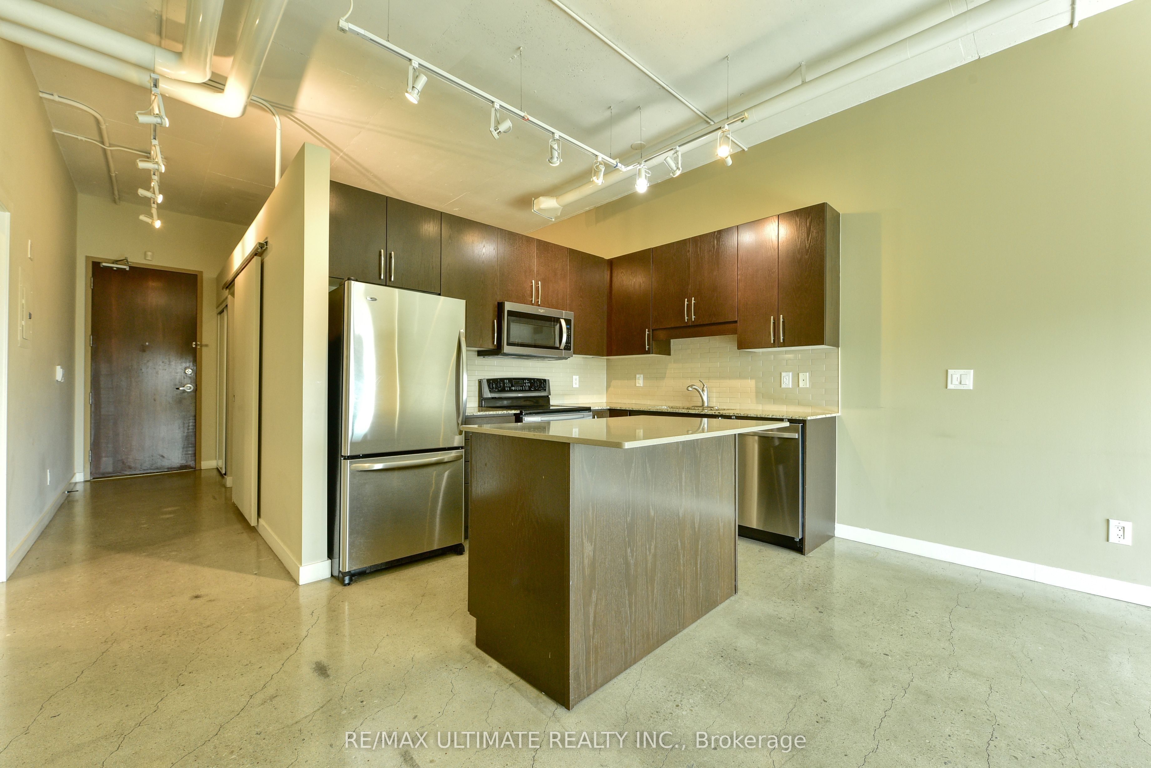 2 Fieldway Road 508, Toronto, ON M8Z 0B9 photo 3