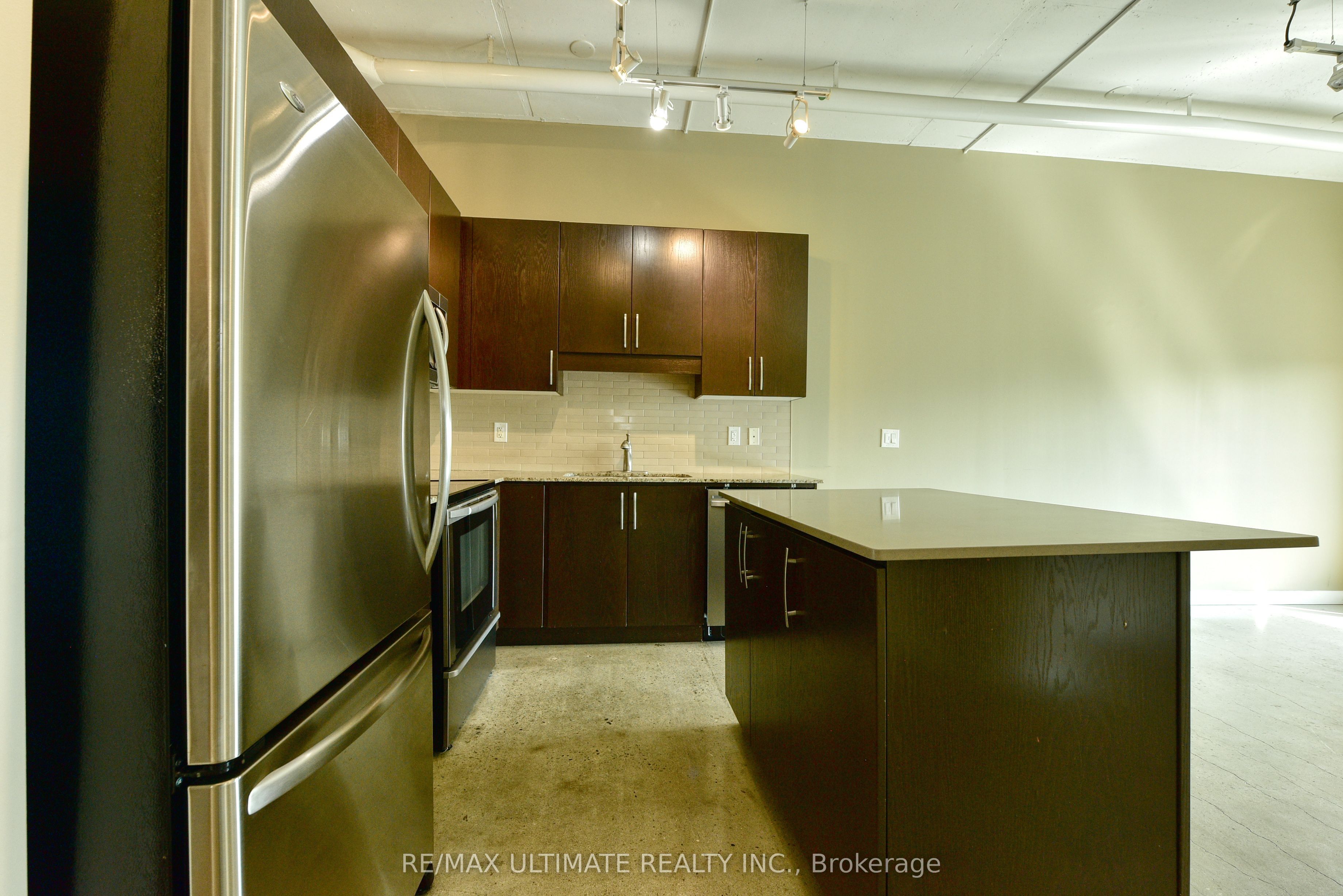 2 Fieldway Road 508, Toronto, ON M8Z 0B9 photo 5