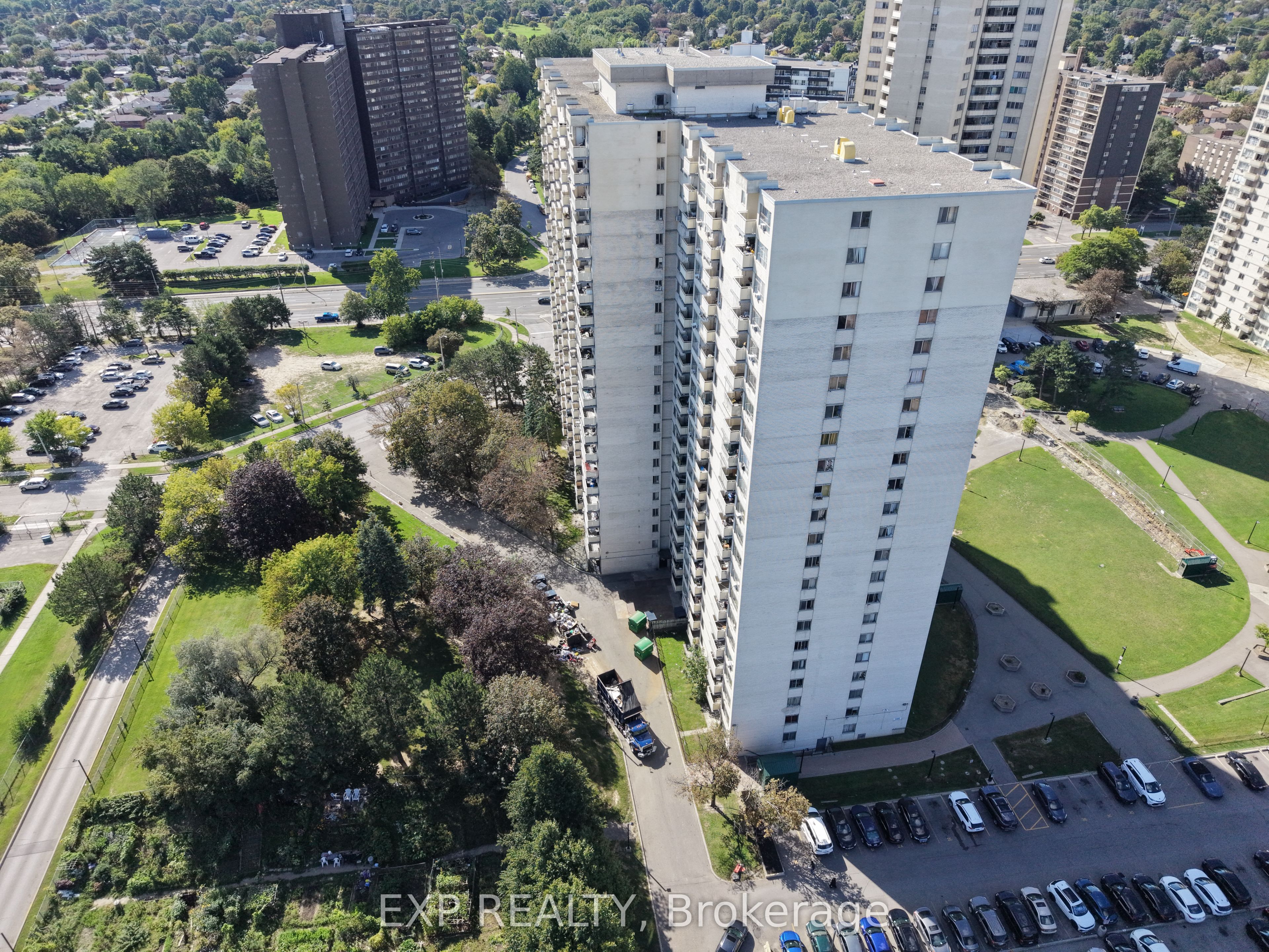 320 Dixon Road 1813, Toronto, ON M9R 1S8