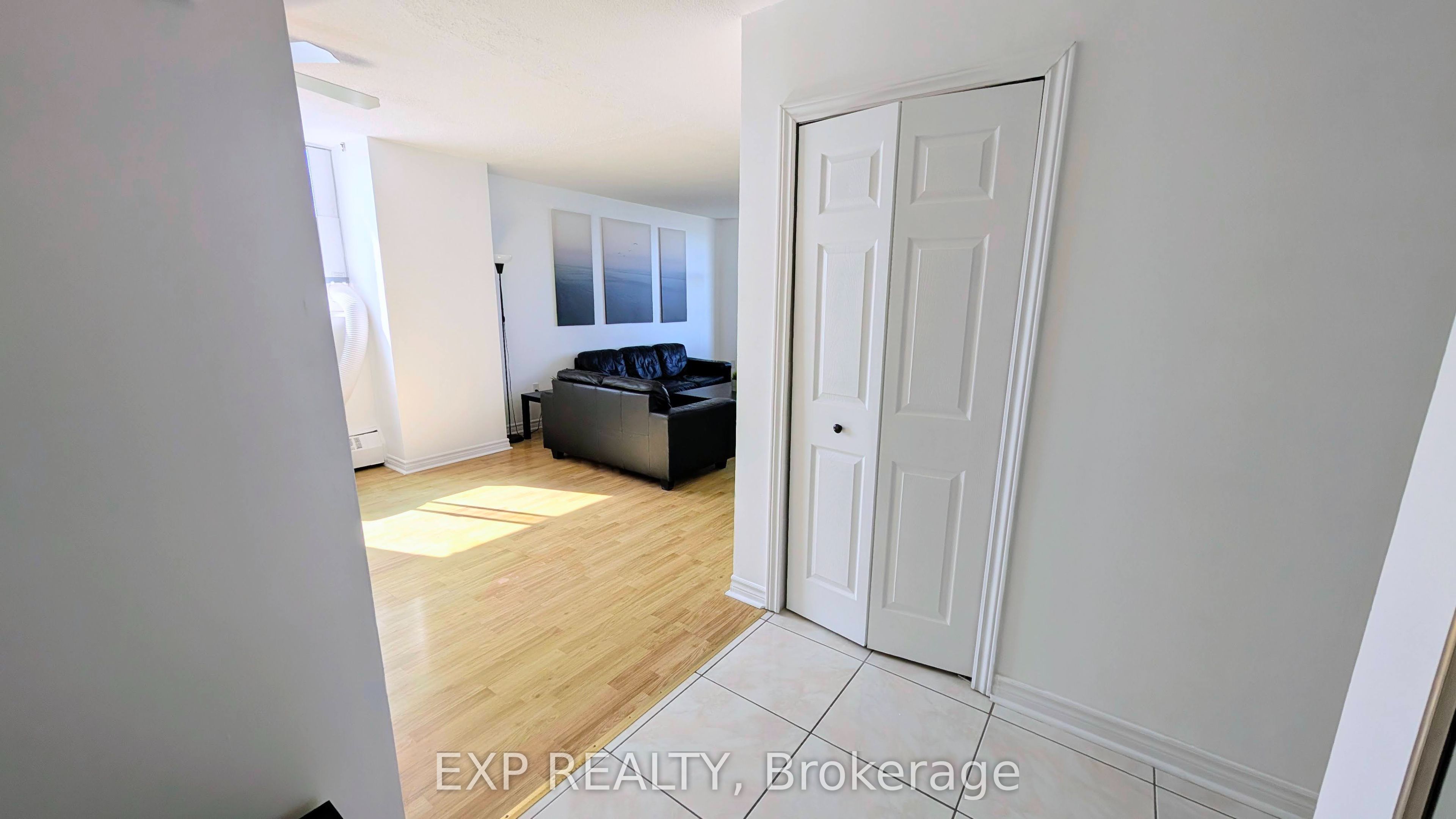 320 Dixon Road 1813, Toronto, ON M9R 1S8 photo 3