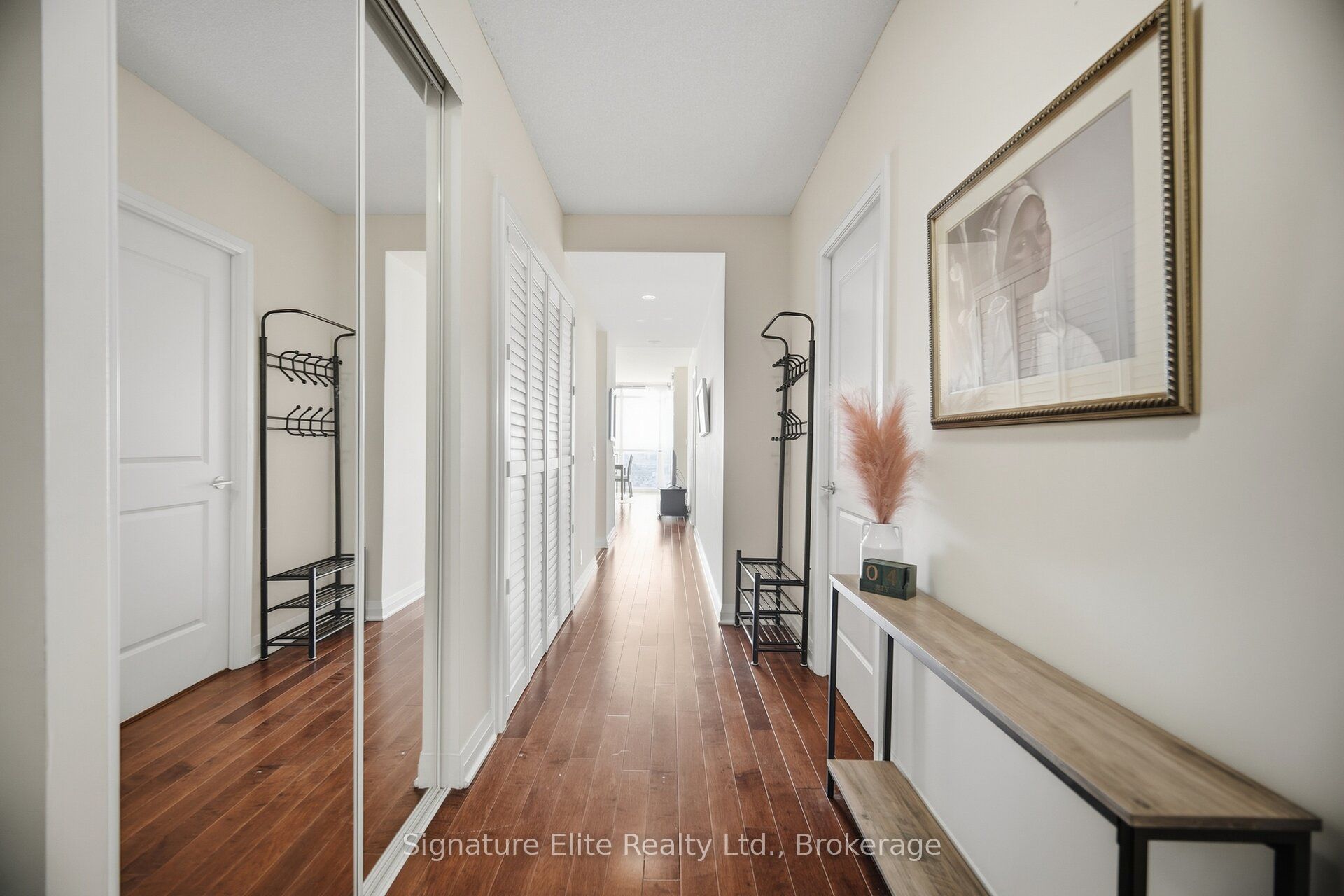 1055 Southdown Road 1501, Mississauga, ON L5J 0A3 photo 3