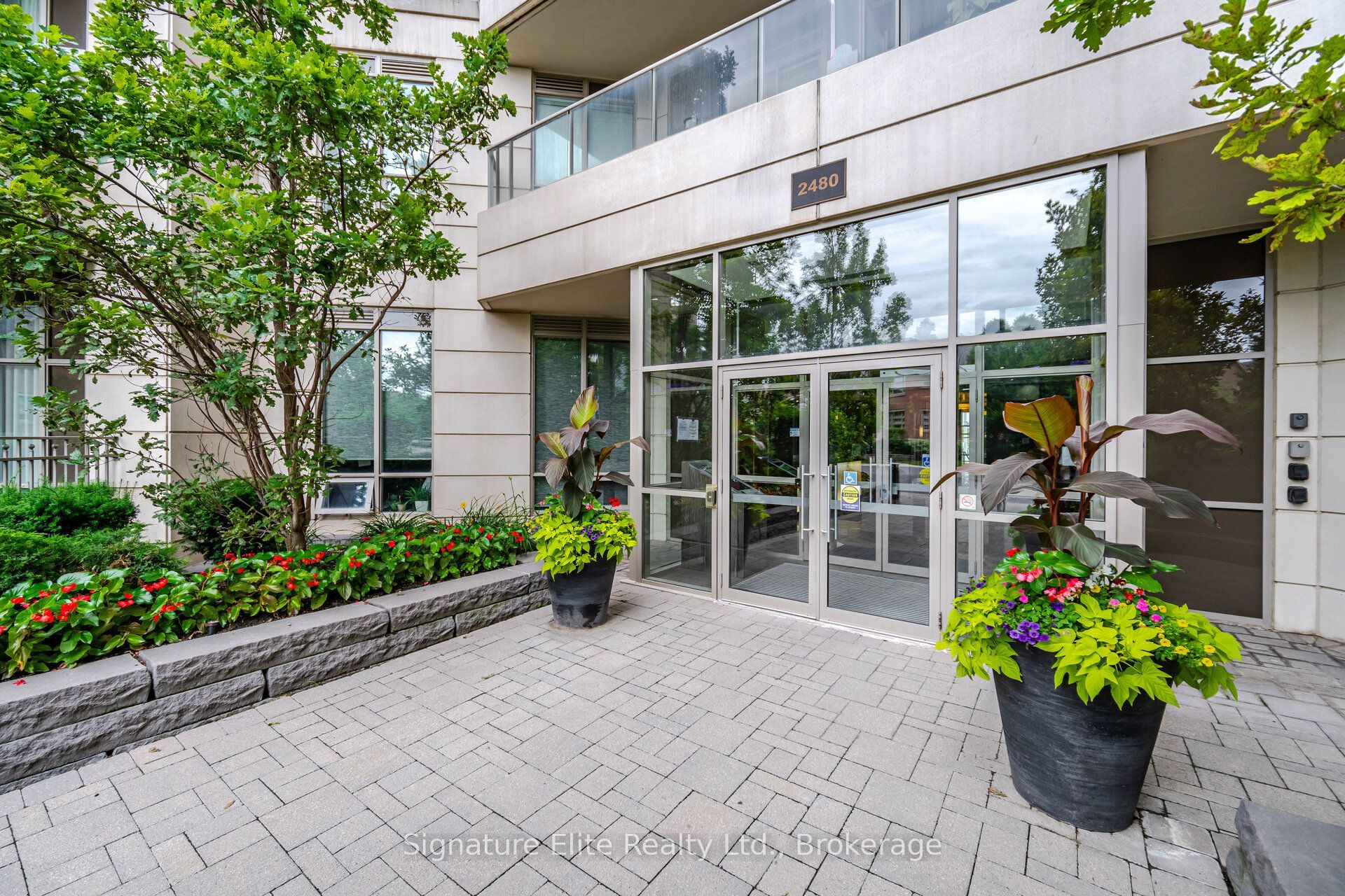 2480 Prince Michael Drive 428, Oakville, ON L6H 0H1 photo 2