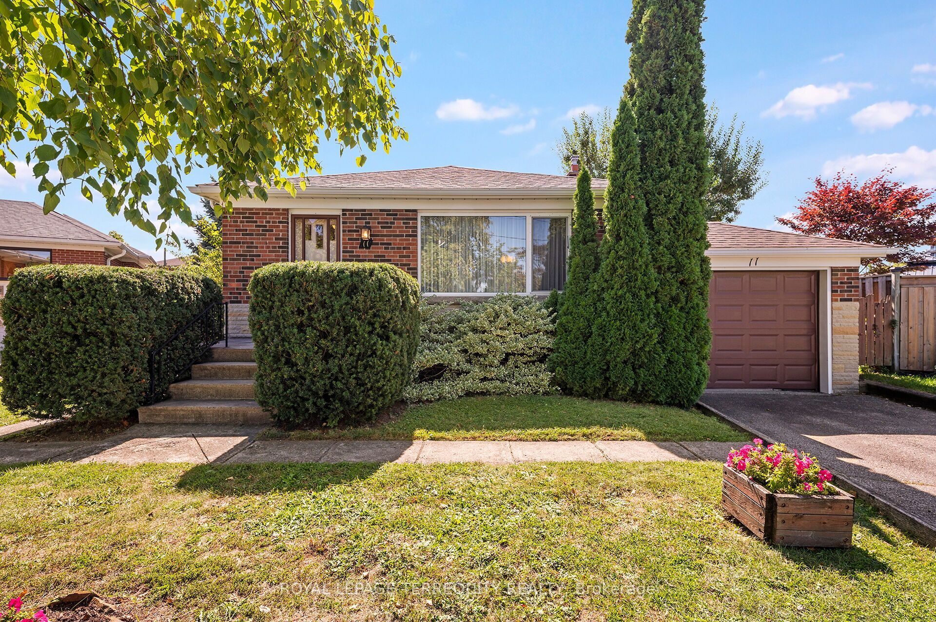 11 Picton Crescent, Toronto, ON M3K 1W4