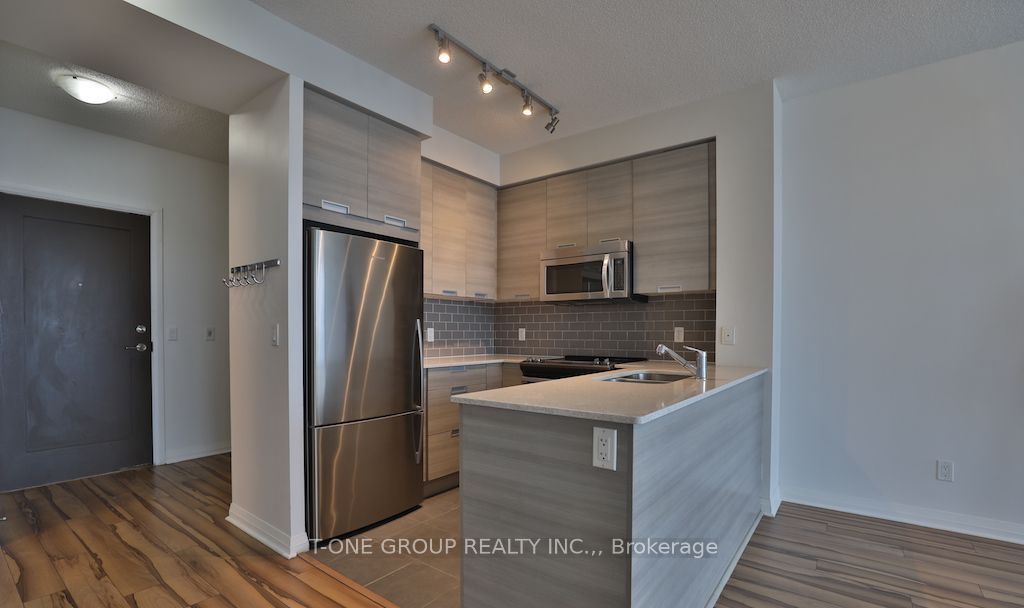 75 Eglinton Avenue W 1306, Mississauga, ON L5R 1B2 photo 4