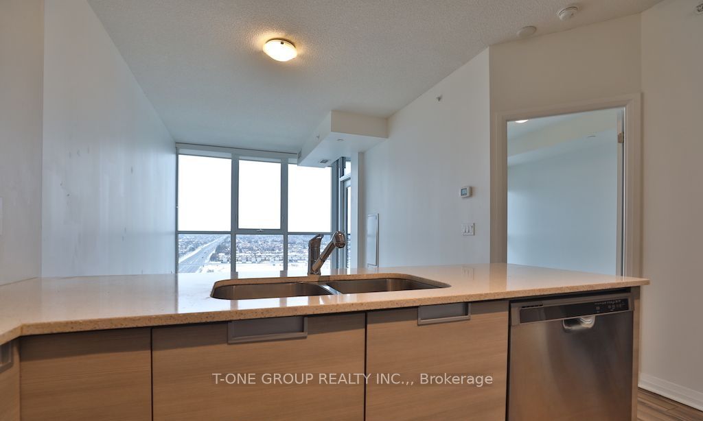 75 Eglinton Avenue W 1306, Mississauga, ON L5R 1B2 photo 5