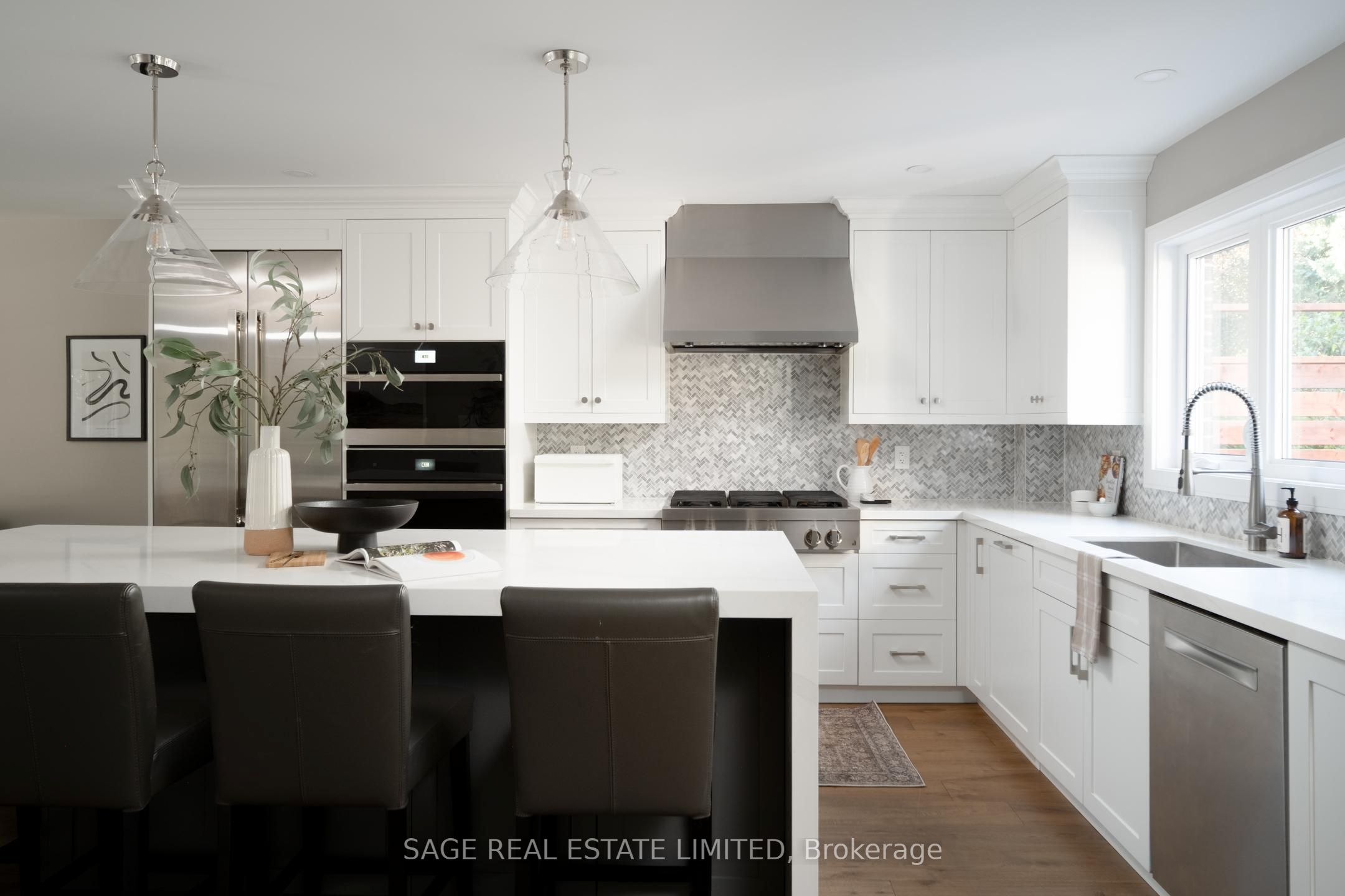 1819 Friar Tuck Court, Mississauga, ON L5K 2L4
