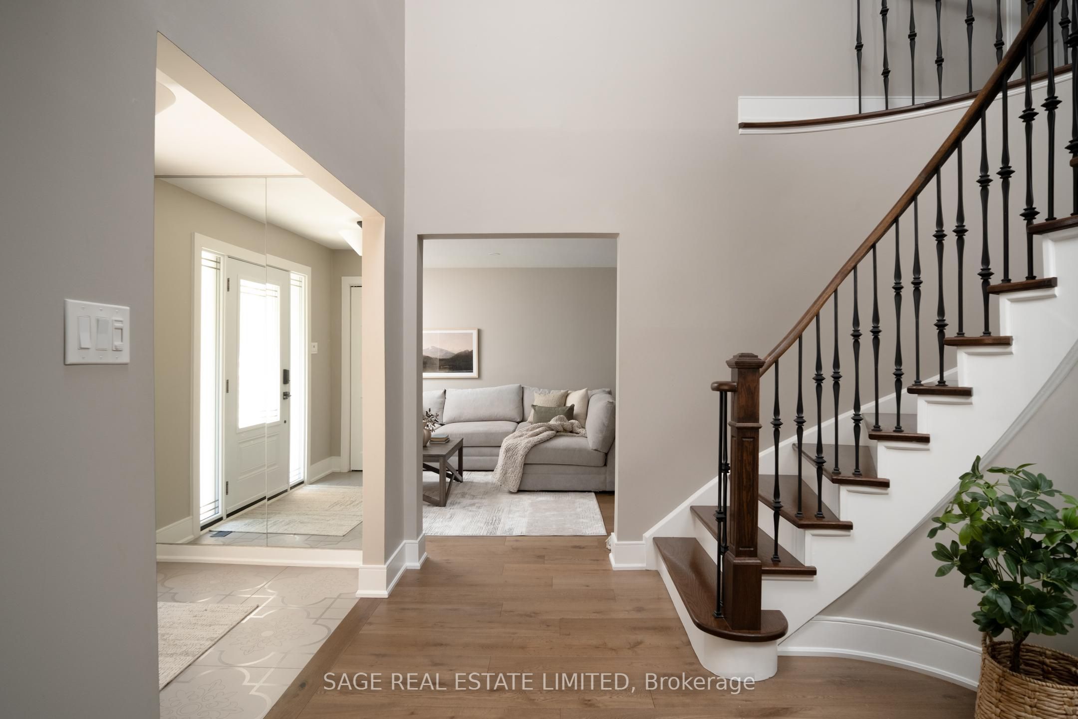 1819 Friar Tuck Court, Mississauga, ON L5K 2L4 photo 4