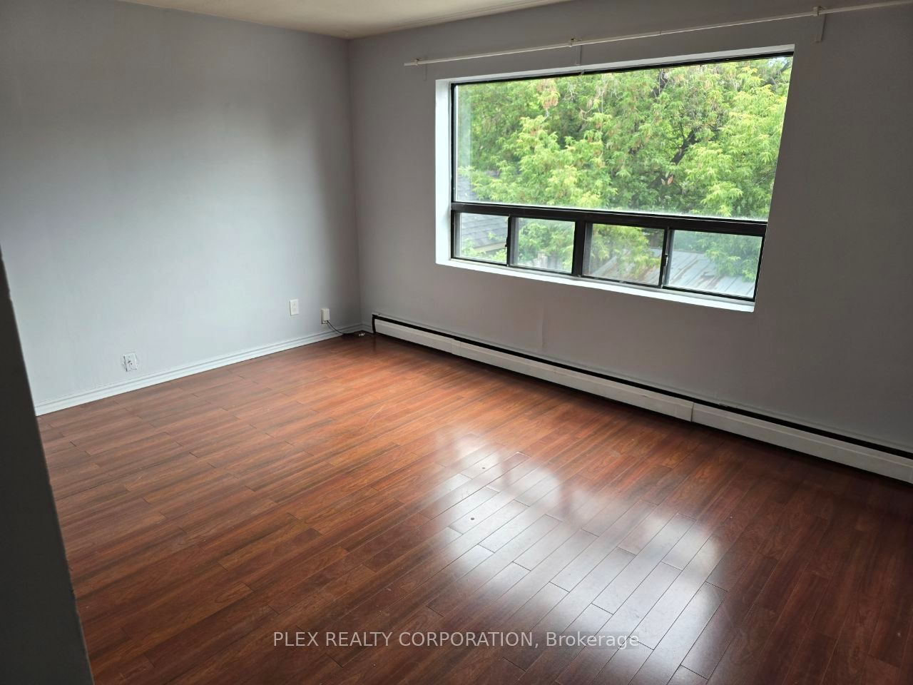 25A Milton Street 2, Toronto, ON M8Y 2X7 photo 2