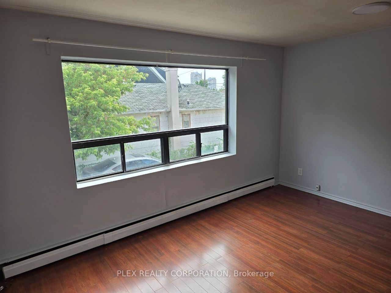 25A Milton Street 2, Toronto, ON M8Y 2X7 photo 3