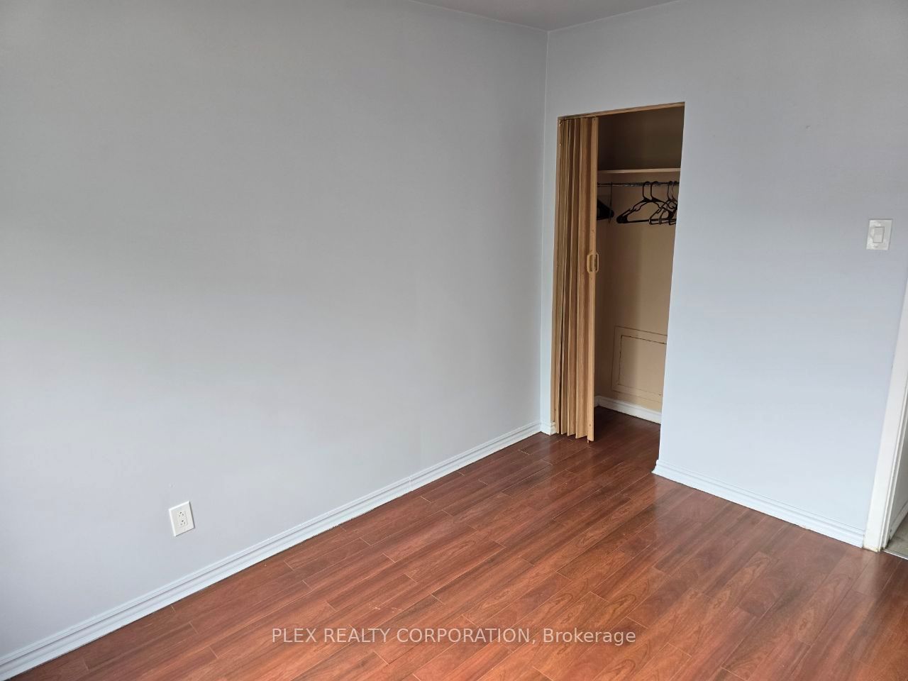 25A Milton Street 2, Toronto, ON M8Y 2X7 photo 5