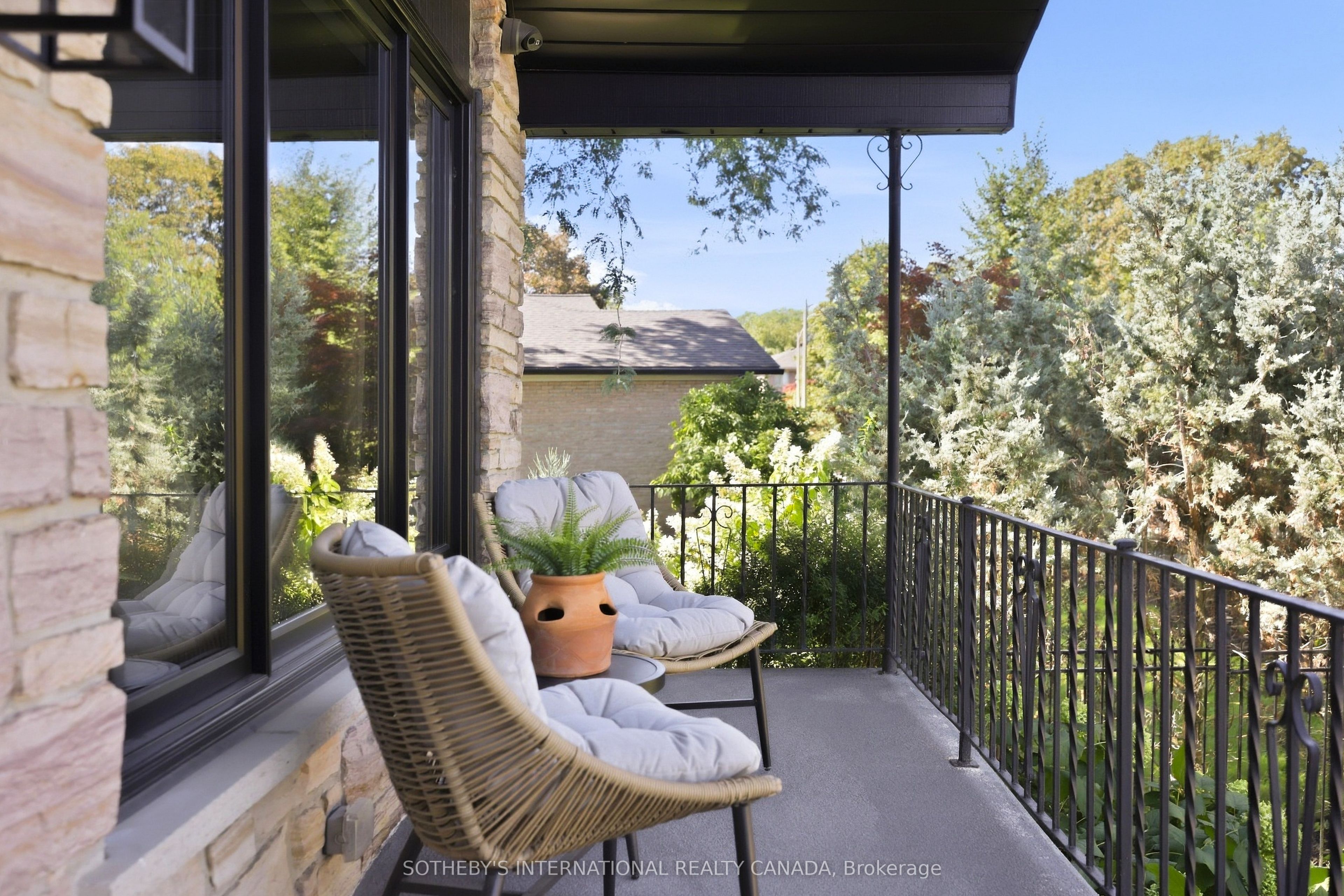 420 Abington Avenue, Mississauga, ON L5A 1L7 photo 2