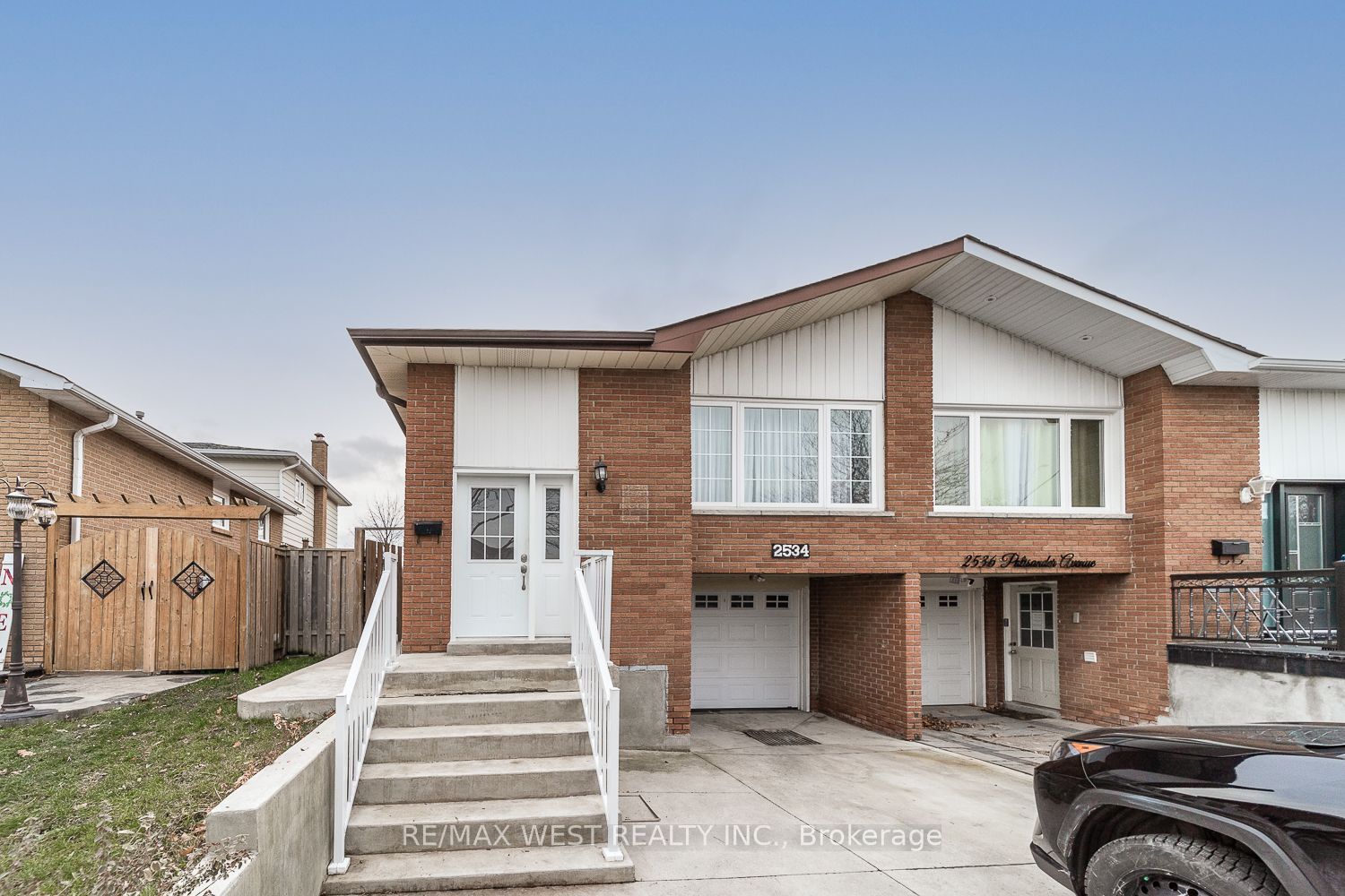 2534 Palisander Avenue, Mississauga, ON L5B 2L2