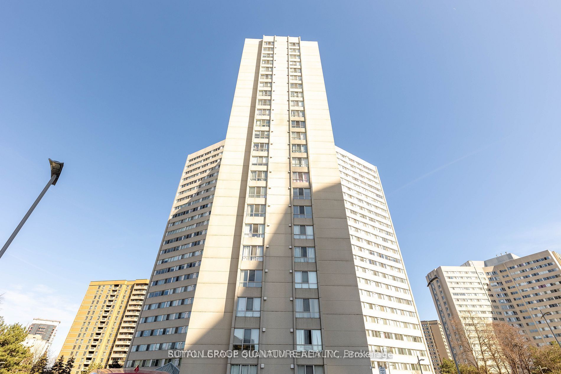 3700 Kaneff Crescent 808, Mississauga, ON L5A 4B8 photo 2