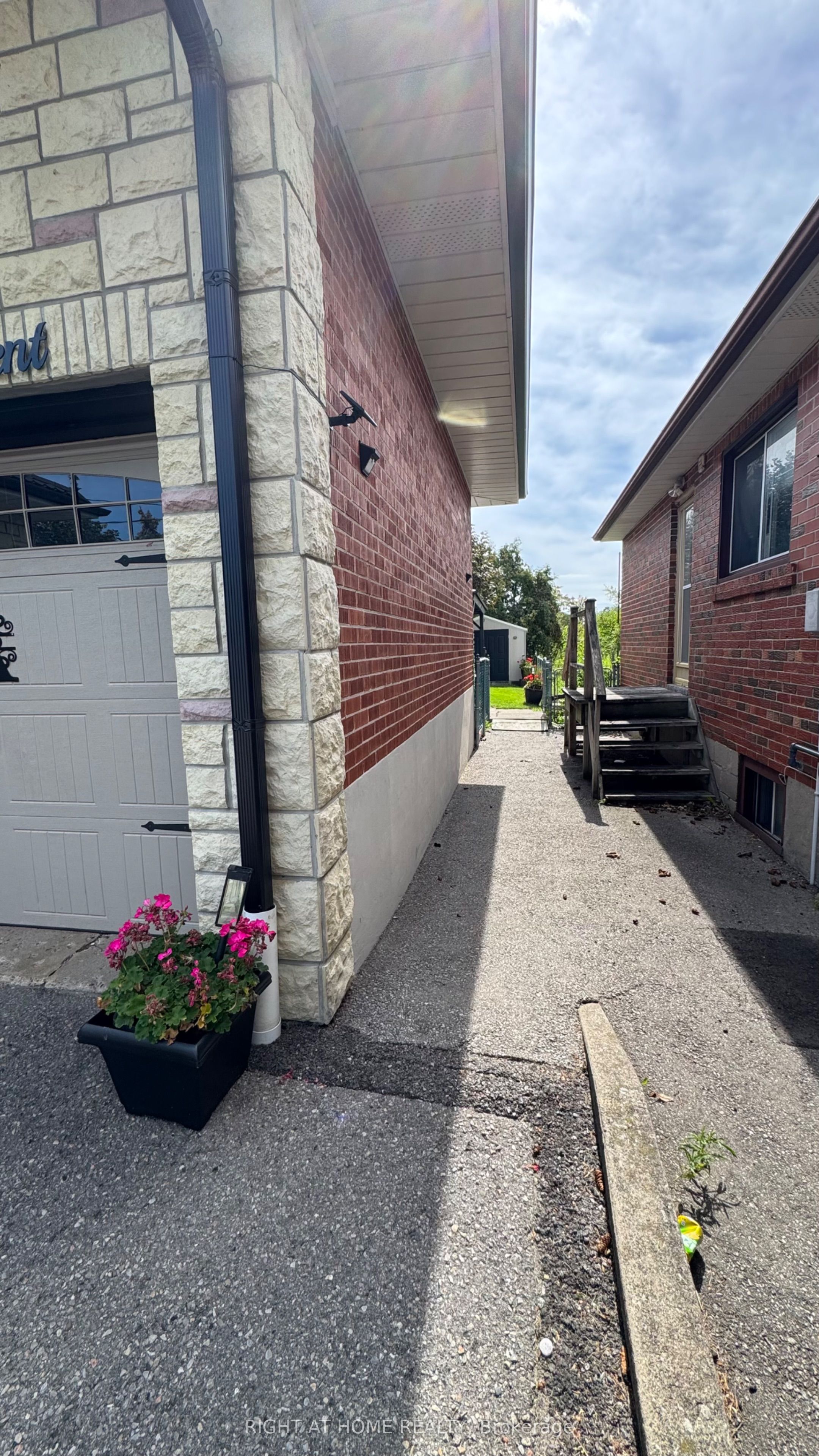 31 Whitburn Crescent Lower Level, Toronto, ON M3M 2S3 photo 2