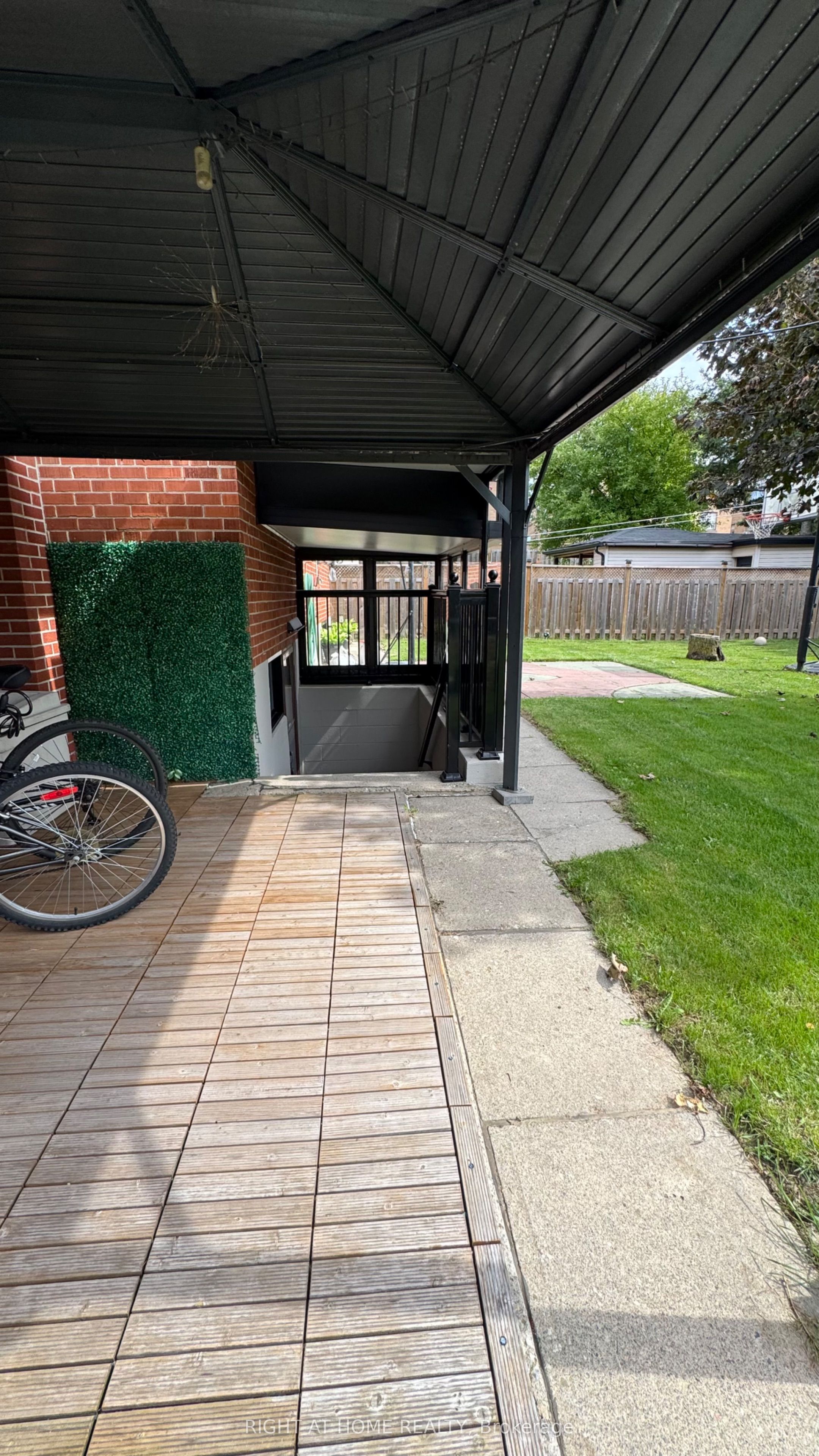 31 Whitburn Crescent Lower Level, Toronto, ON M3M 2S3 photo 3