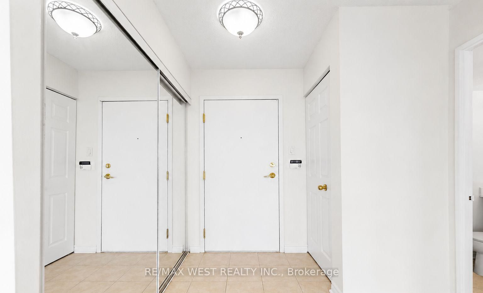 55 Elm Drive W 1801, Mississauga, ON L5B 3Z3 photo 5