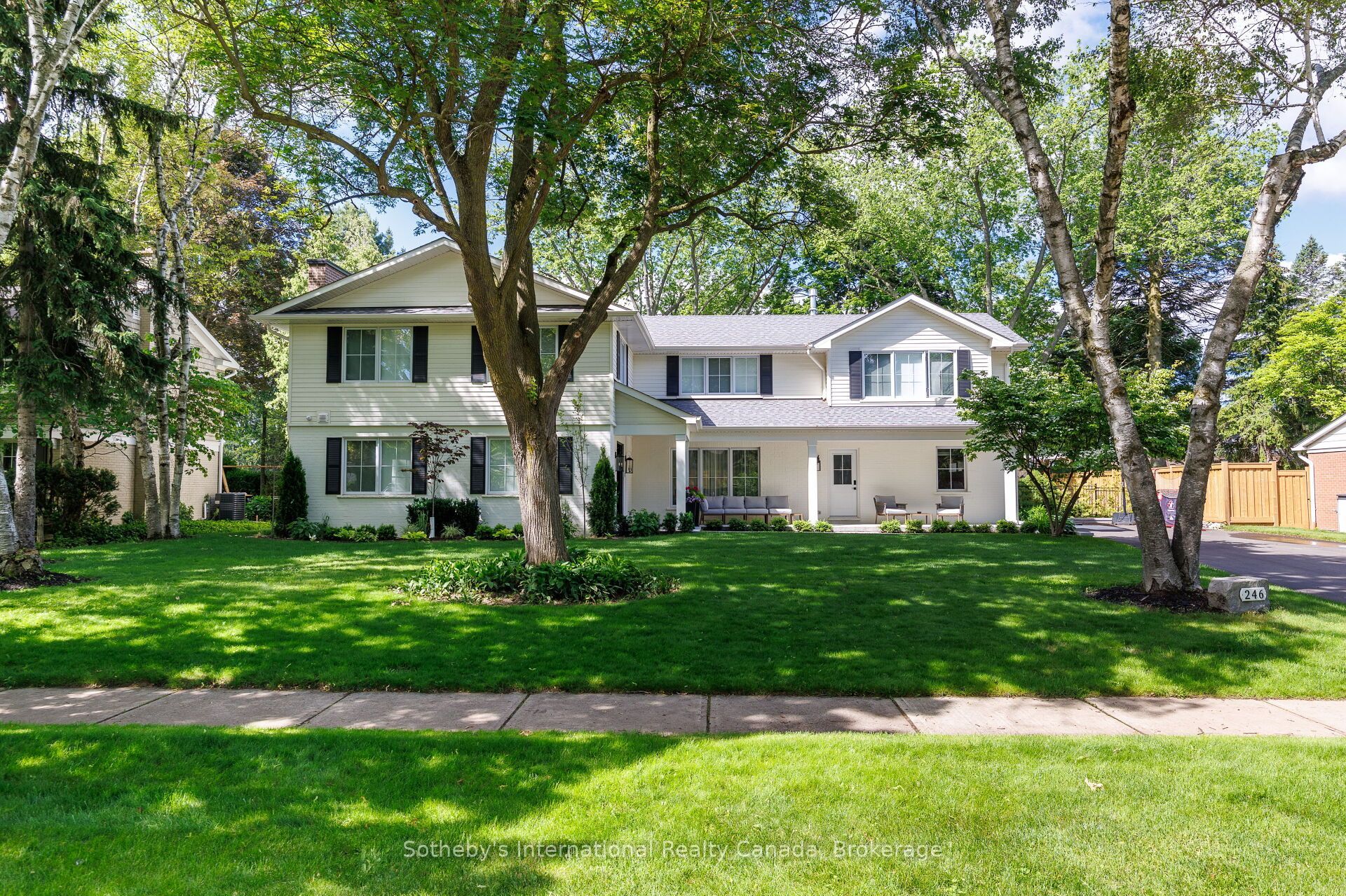 246 Cairncroft Road, Oakville, ON L6J 4M3