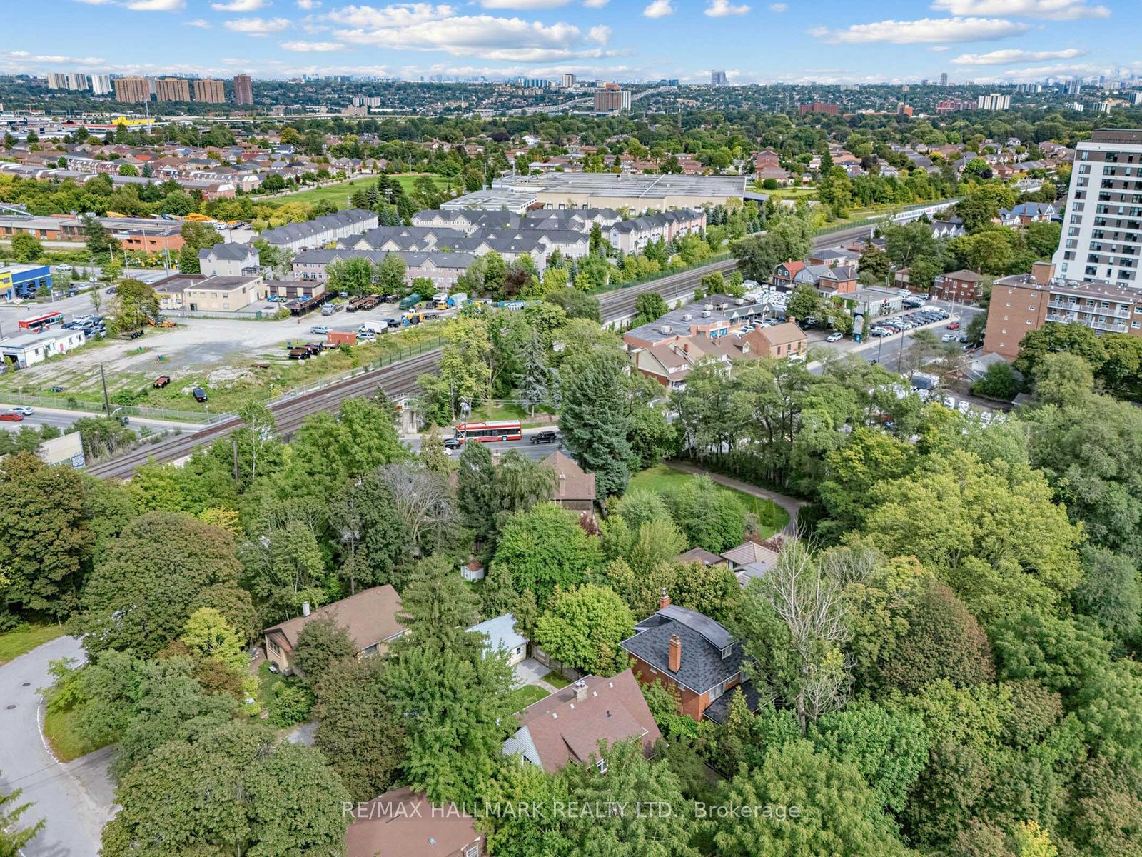 7 Humberview Crescent, Toronto, ON M9N 1R6 photo 2