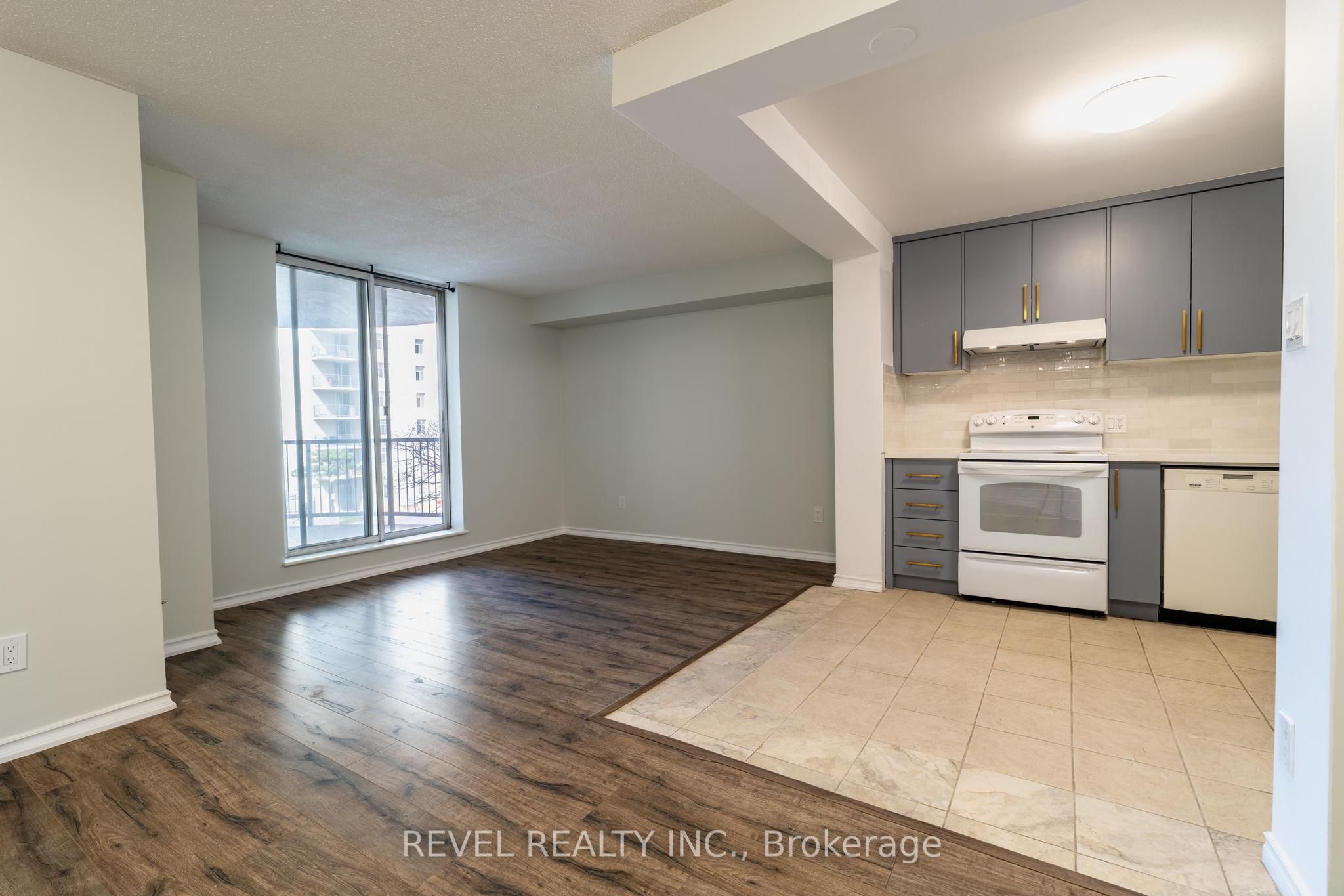 3559 Eglinton Avenue W 306, Toronto, ON M6M 5C6 photo 3