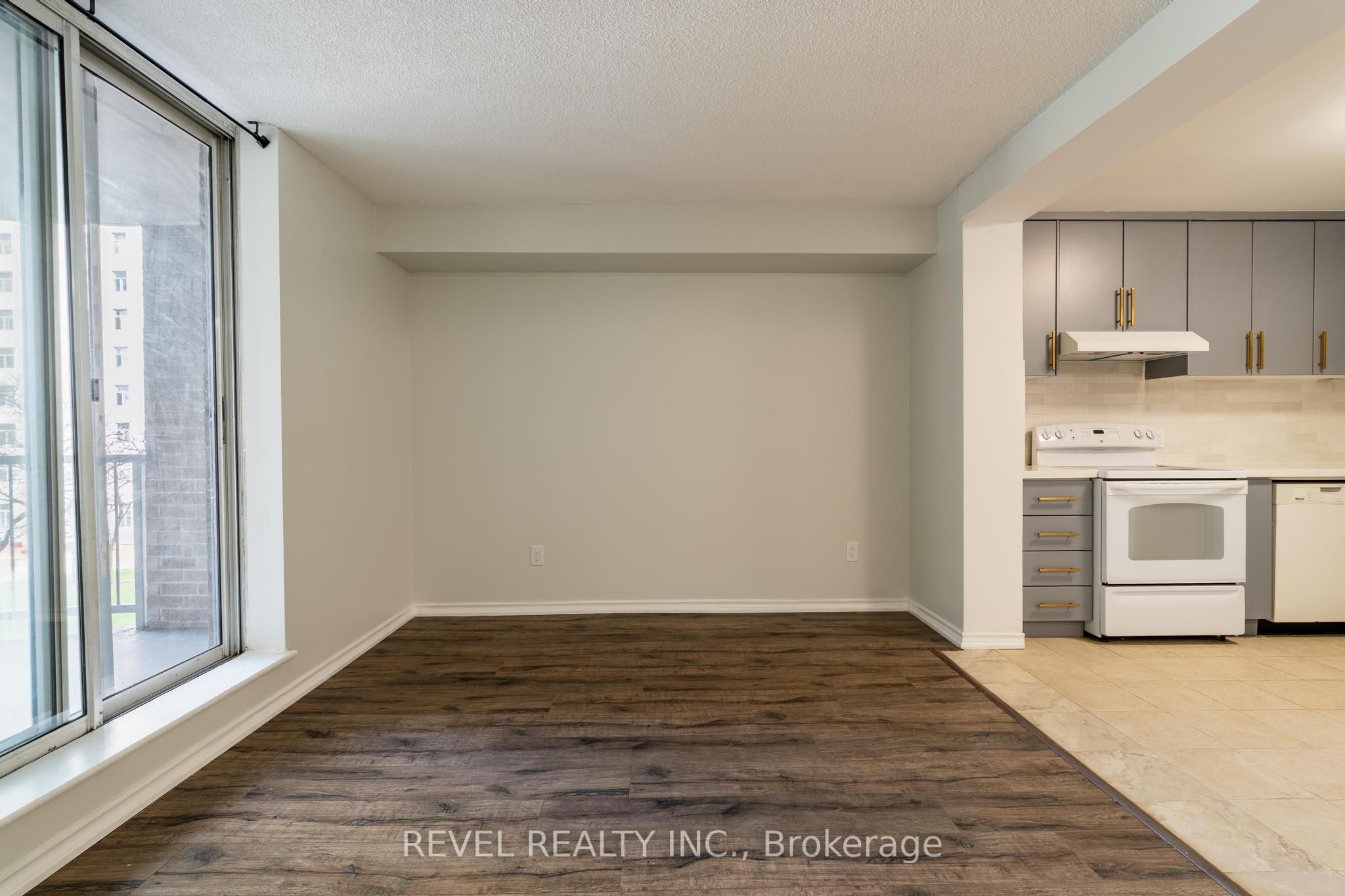 3559 Eglinton Avenue W 306, Toronto, ON M6M 5C6 photo 4