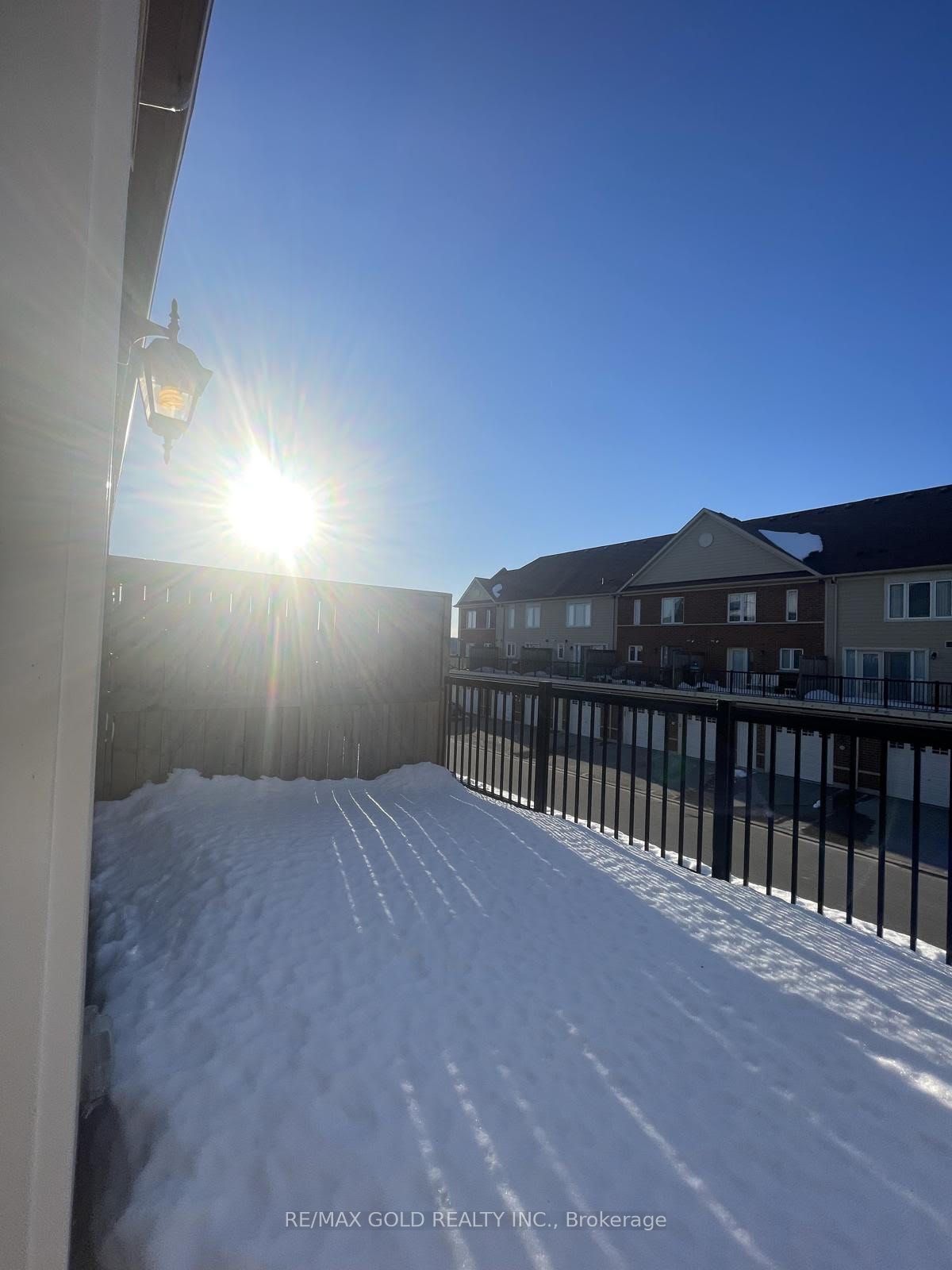 250 Sunny Meadow Boulevard 215, Brampton, ON L6R 3Y6 photo 5