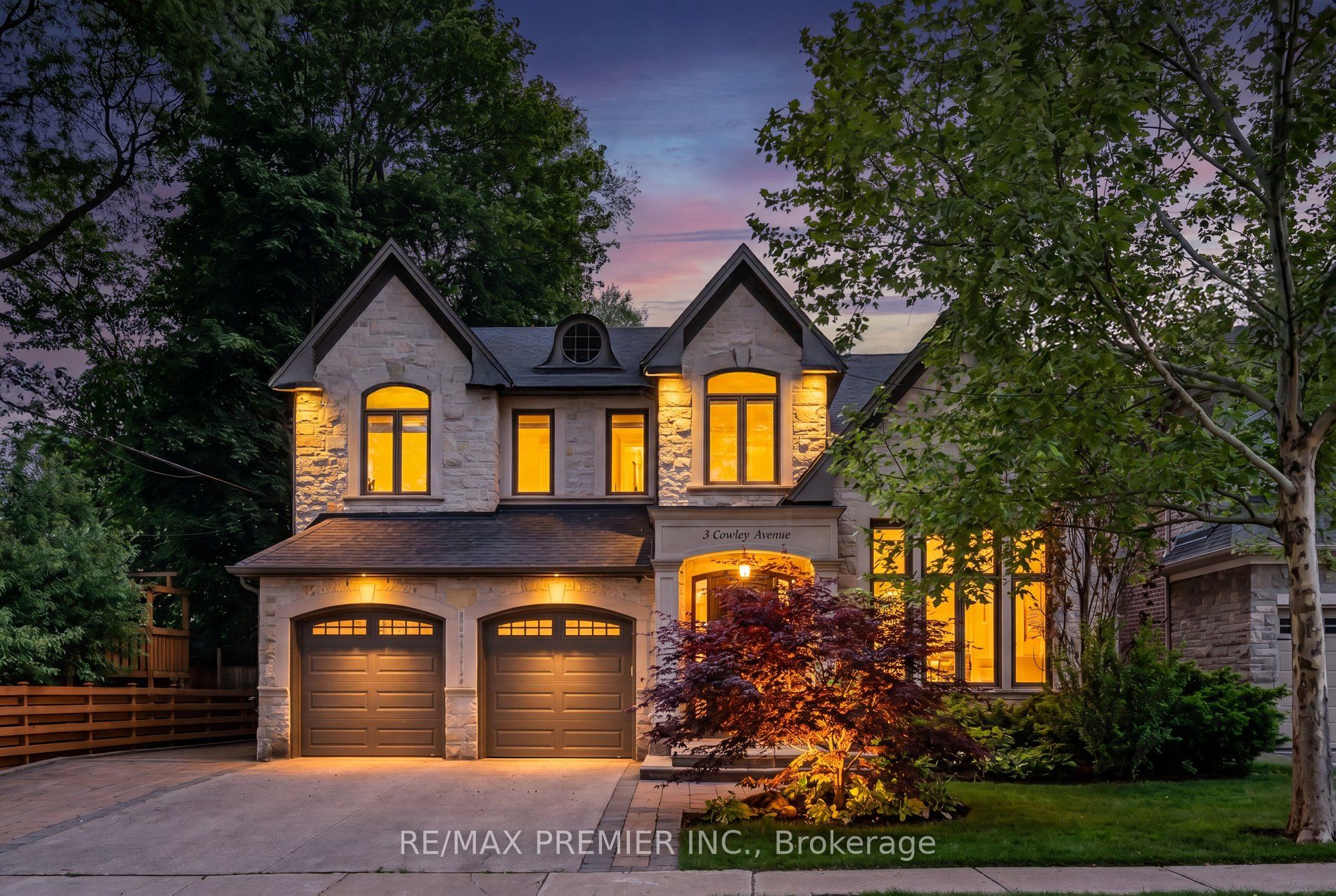 3 Cowley Avenue, Toronto, ON M9B 2C9