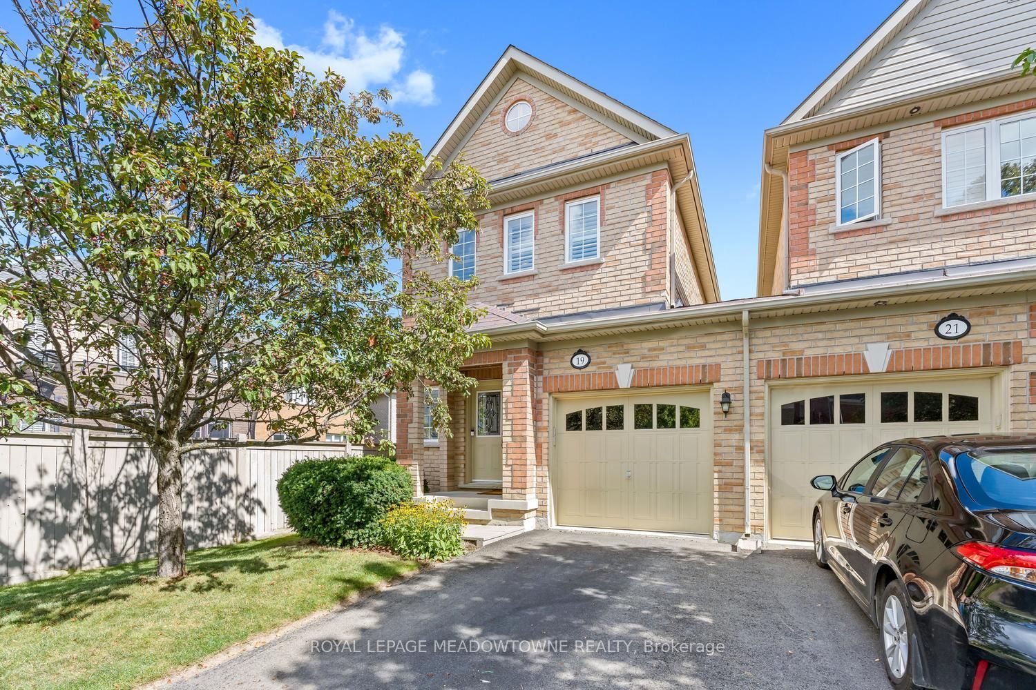 19 Goldham Way, Halton Hills, ON L7G 0B2 photo 2