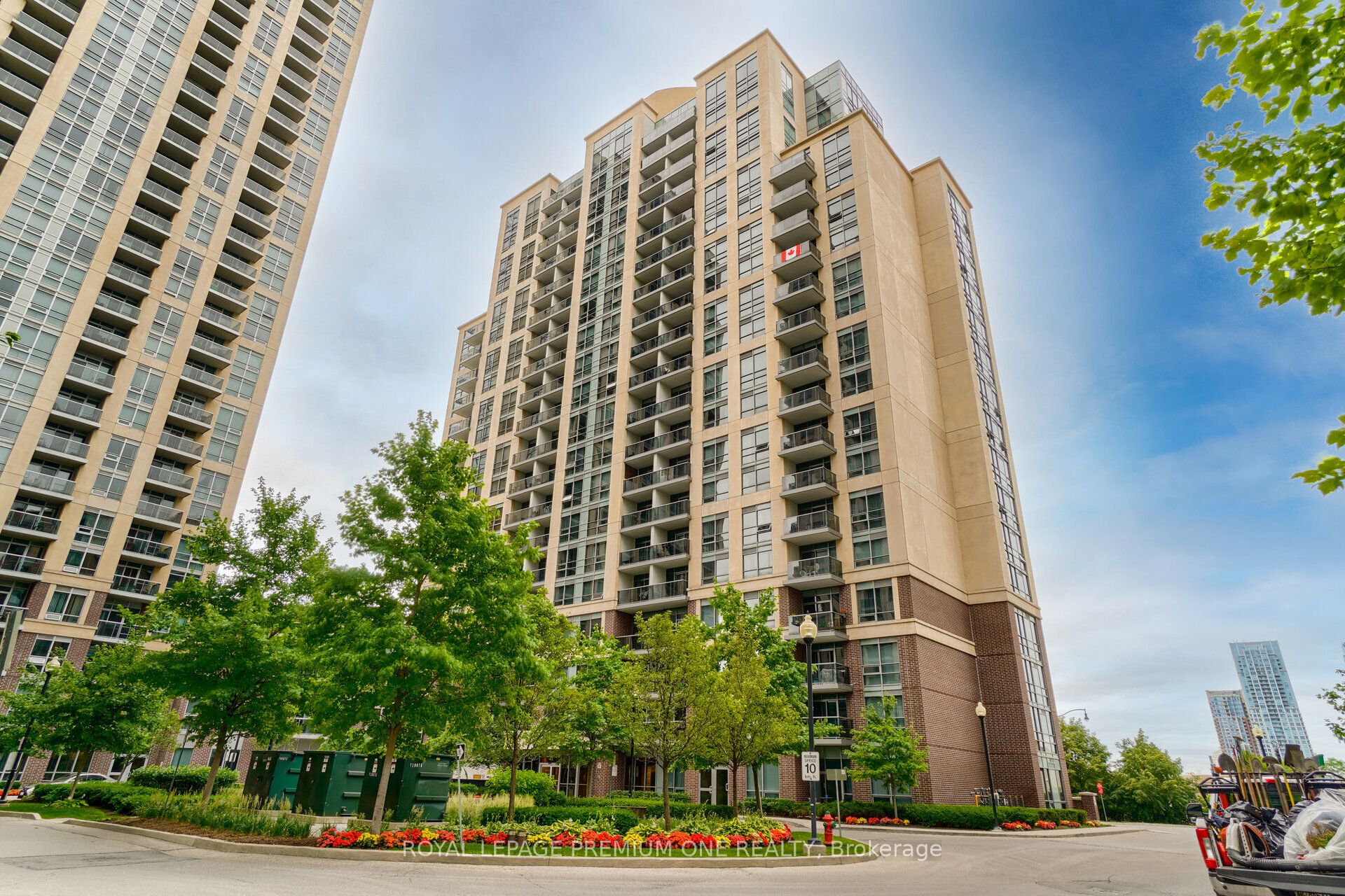 1 Michael Power Place 911, Toronto, ON M9A 0A1